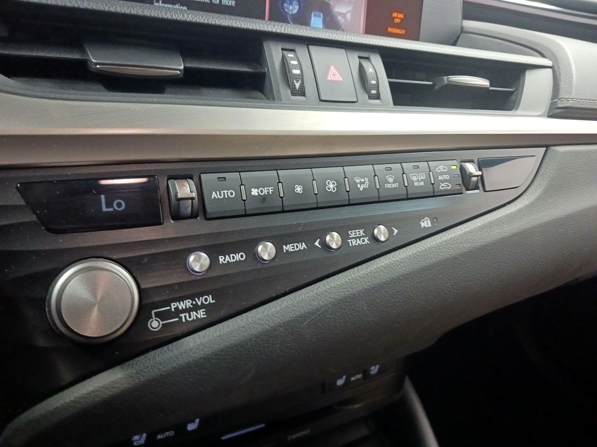 Thumbnail: 2021 Lexus ES - 12