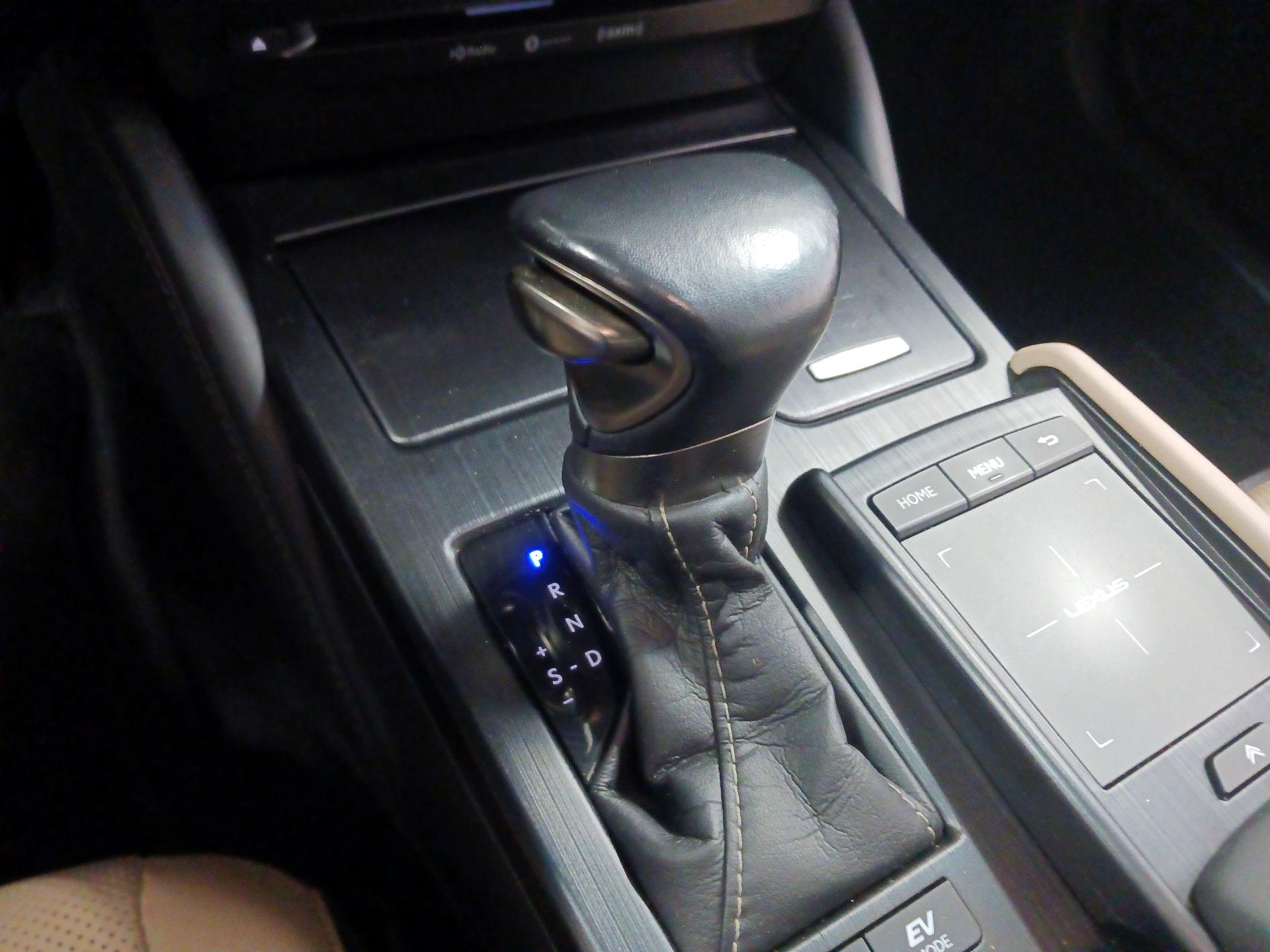 Thumbnail: 2021 Lexus ES - 13