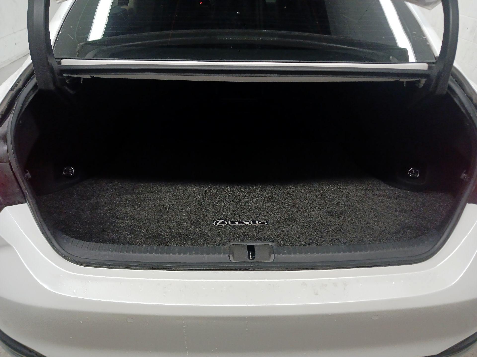 Thumbnail: 2021 Lexus ES - 15