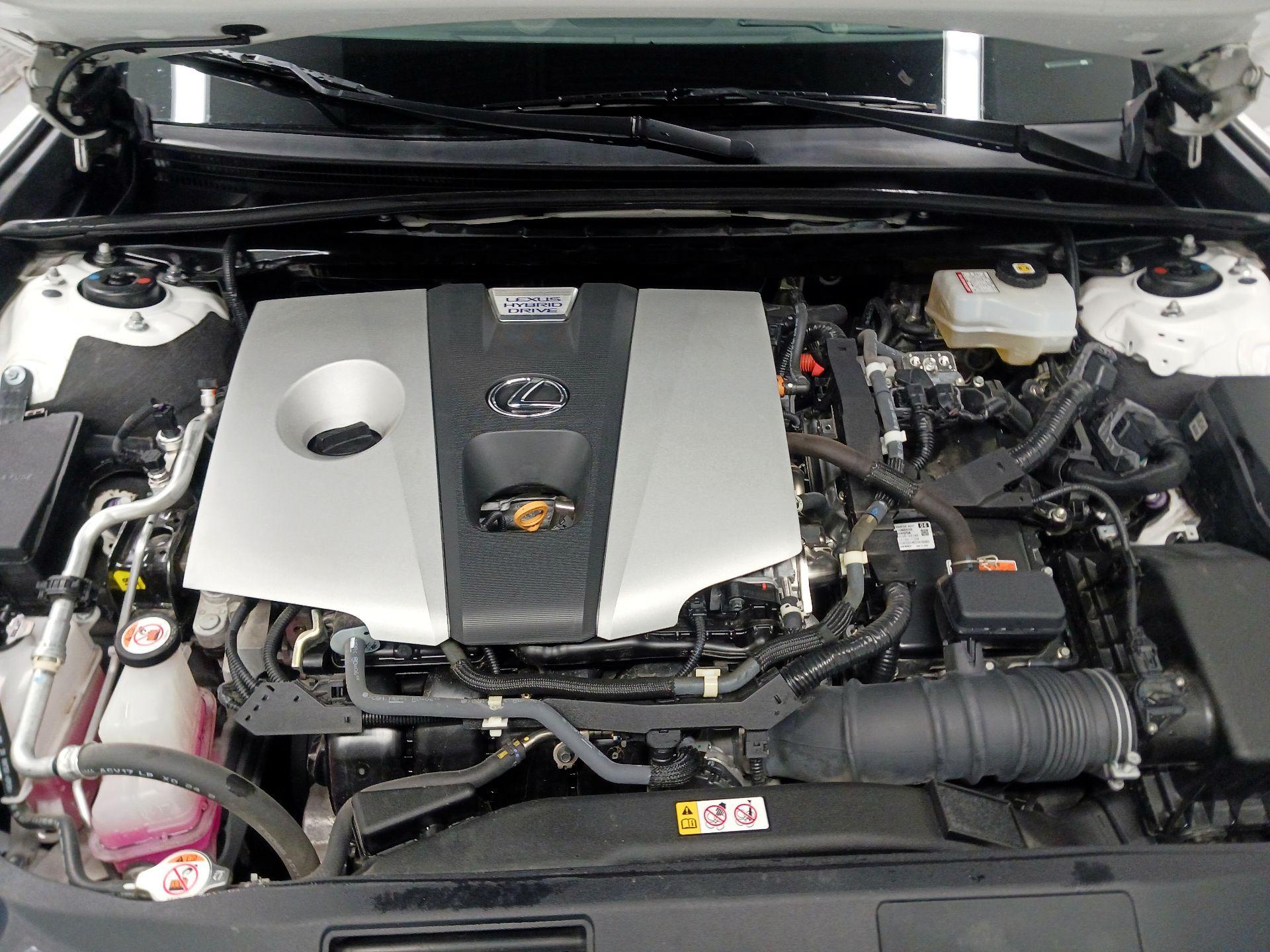 Thumbnail: 2021 Lexus ES - 16