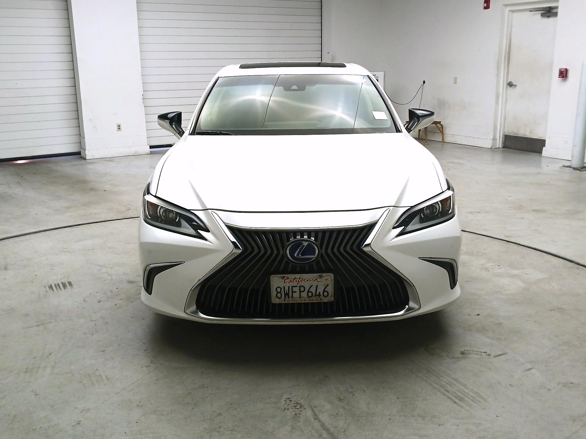 Thumbnail: 2021 Lexus ES - 2