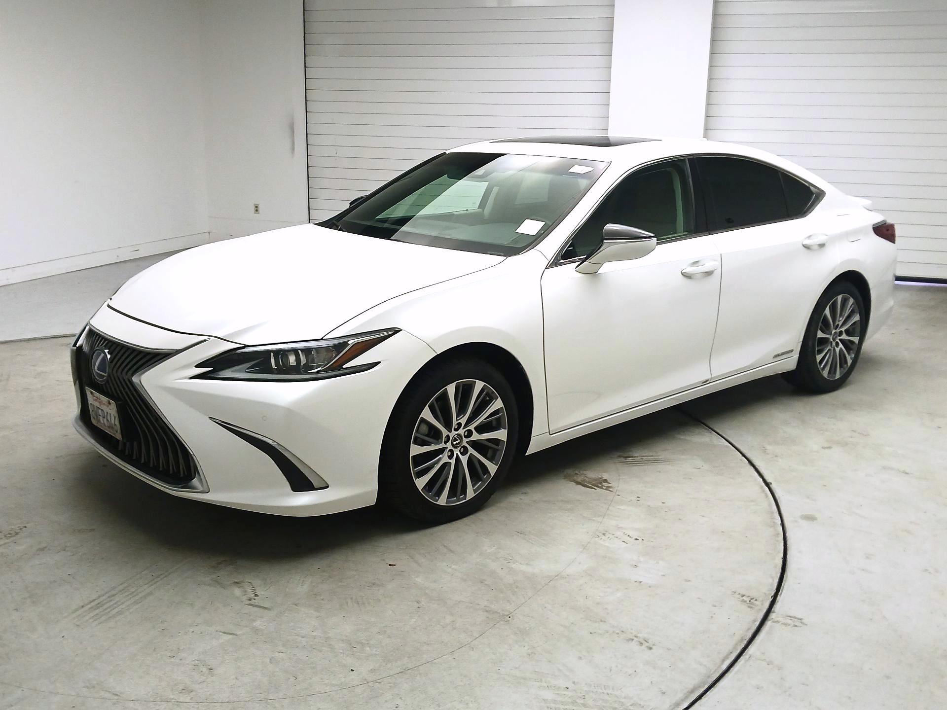 Thumbnail: 2021 Lexus ES - 3