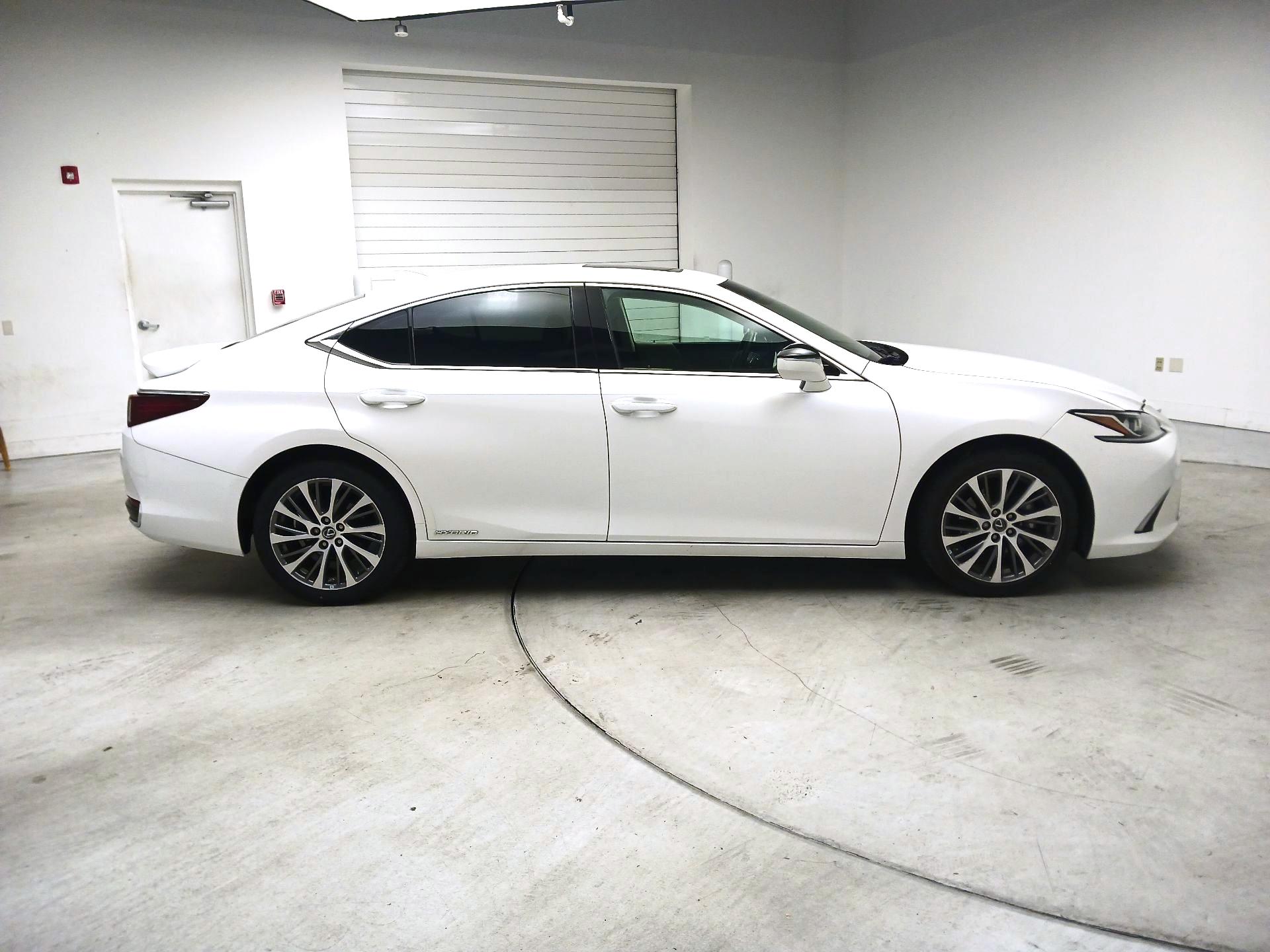 Thumbnail: 2021 Lexus ES - 4