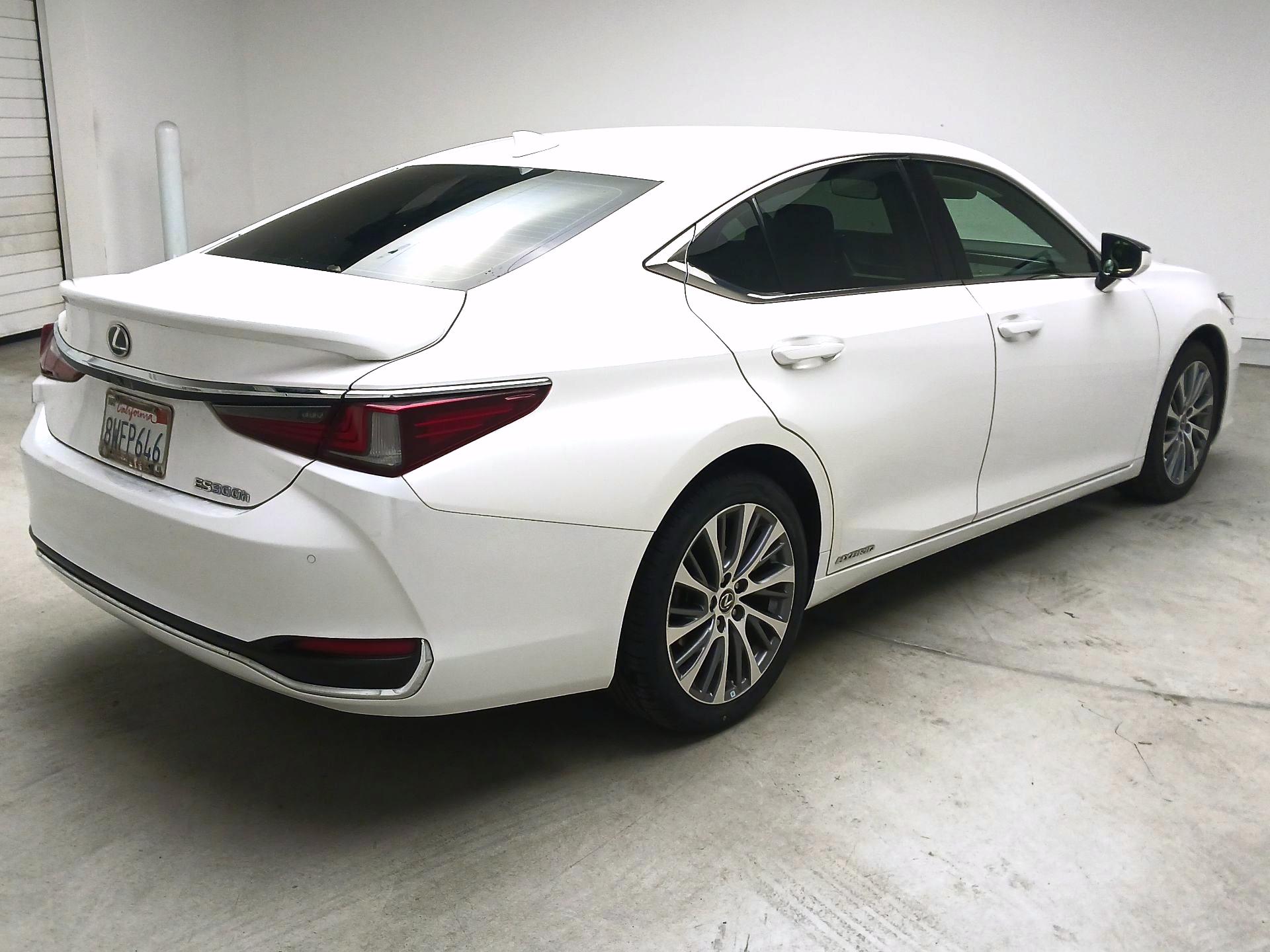 Thumbnail: 2021 Lexus ES - 5
