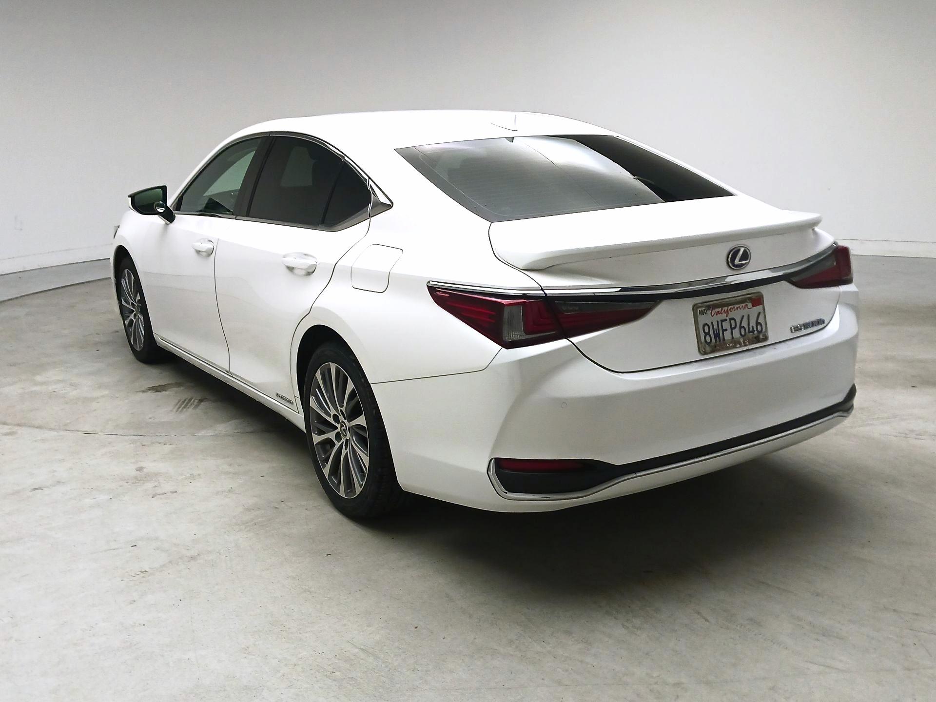 Thumbnail: 2021 Lexus ES - 7