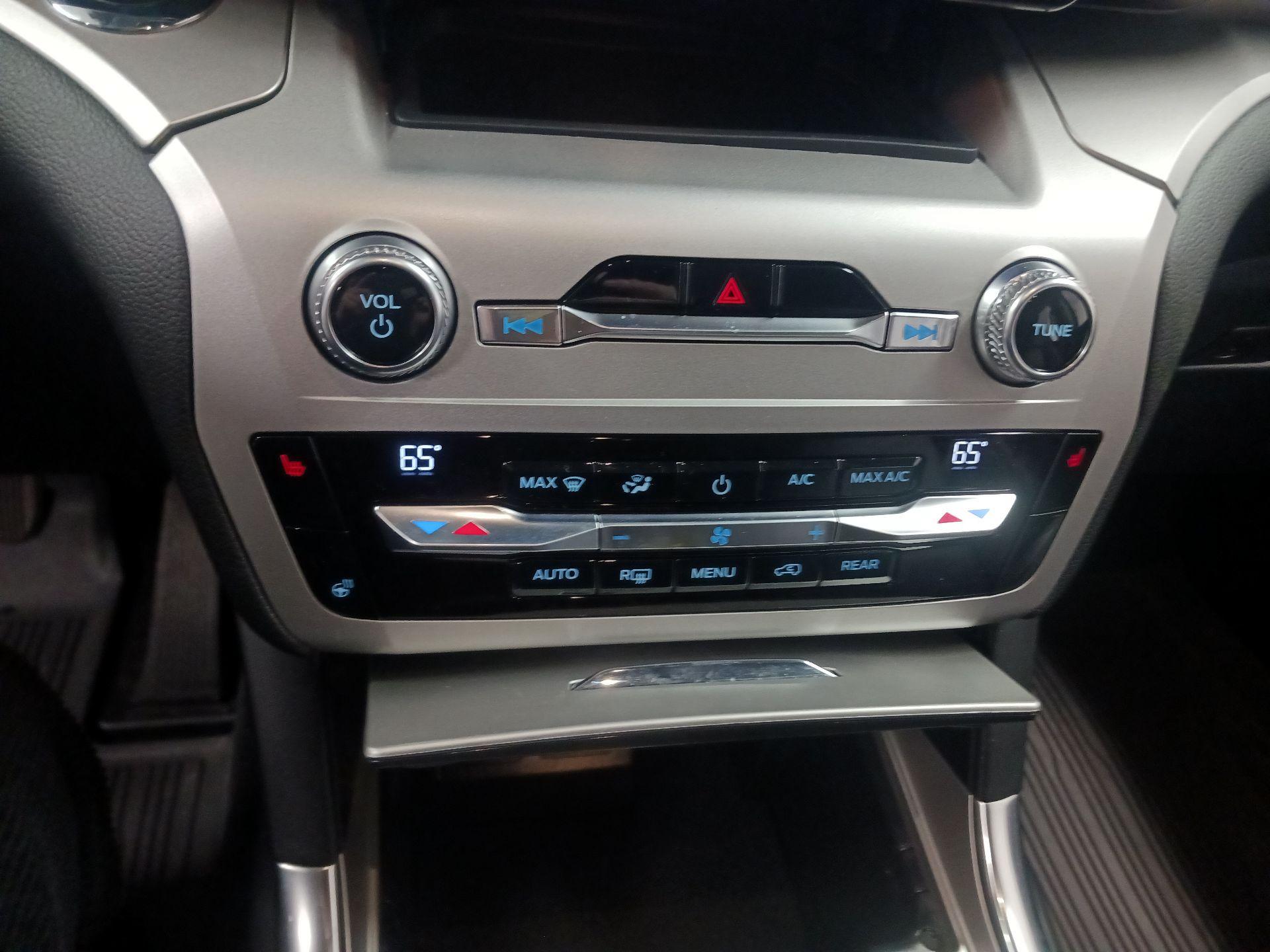 Thumbnail: 2021 Ford Explorer - 14