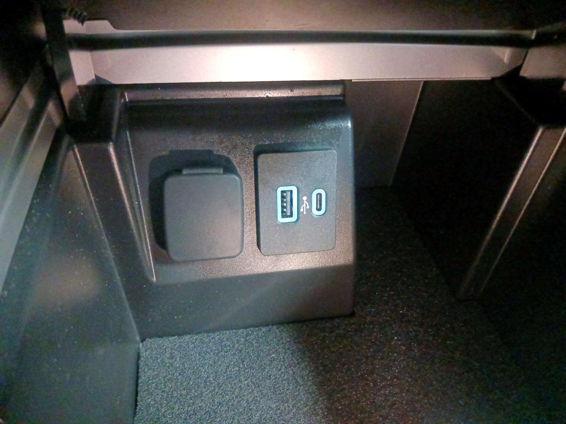 Thumbnail: 2021 Ford Explorer - 16