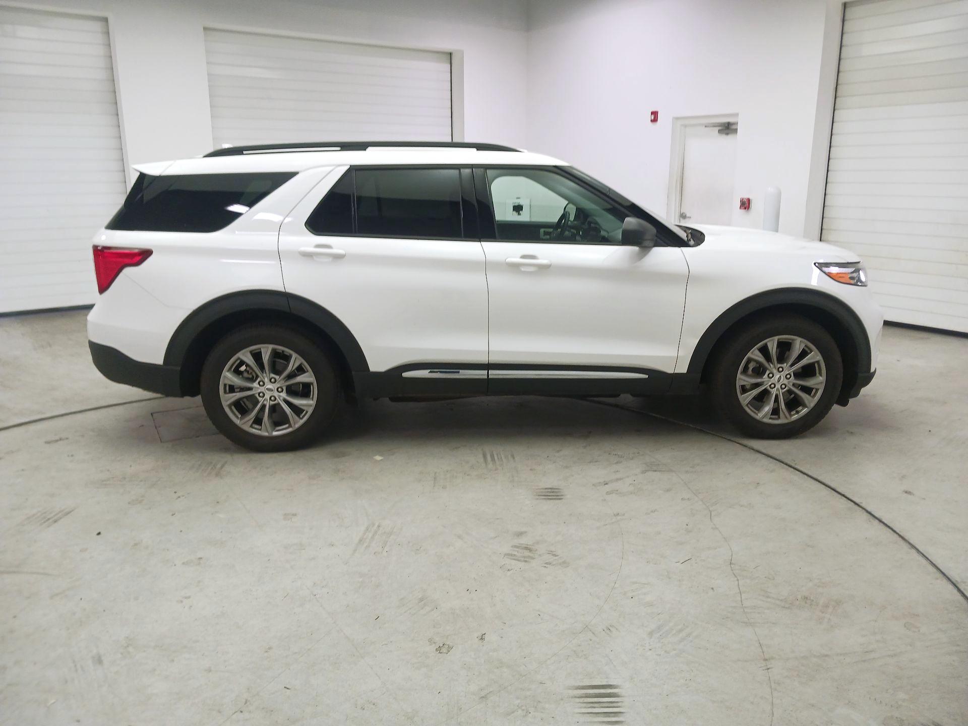 Thumbnail: 2021 Ford Explorer - 4