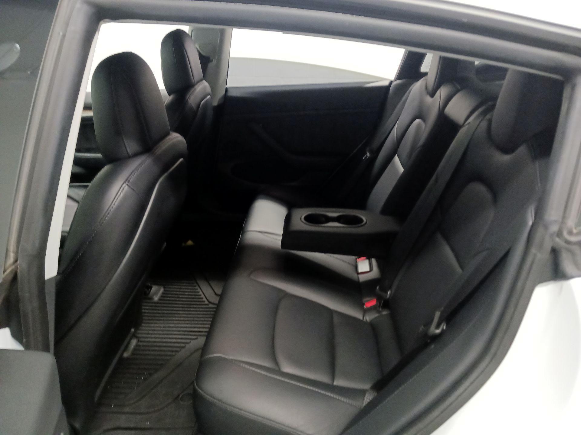 Thumbnail: 2022 Tesla Model 3 - 15