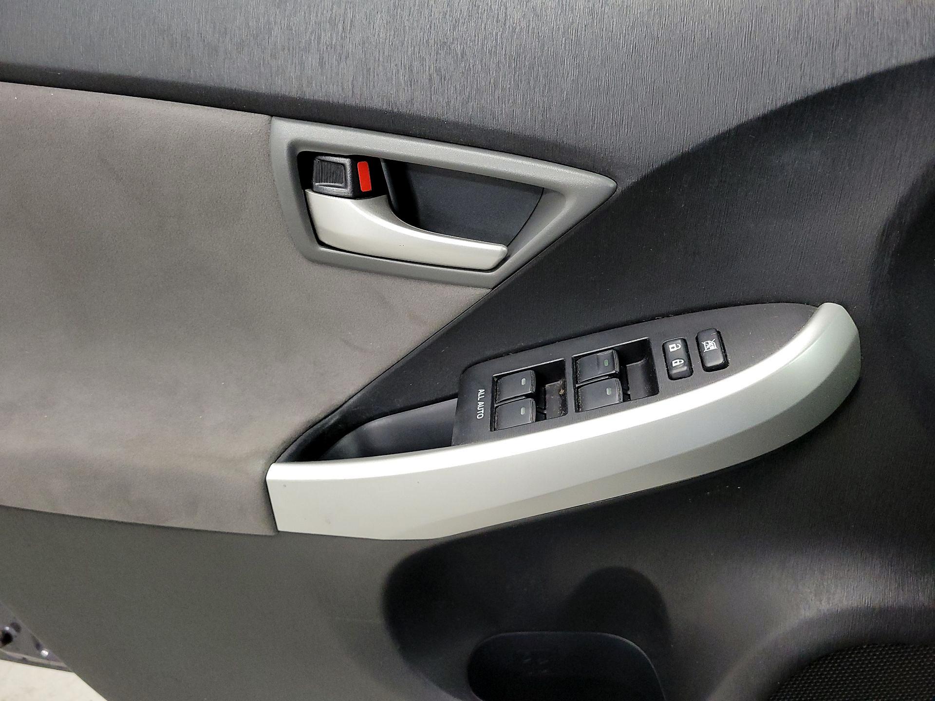 Thumbnail: 2015 Toyota Prius - 10