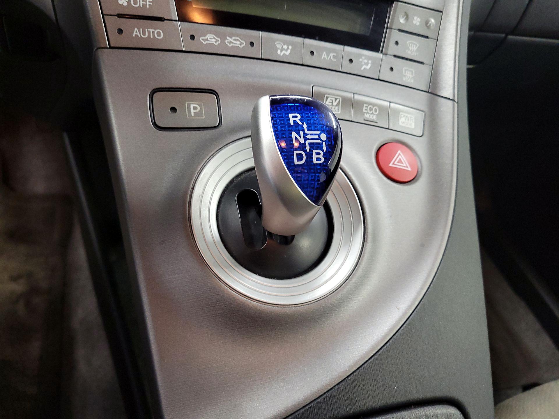 Thumbnail: 2015 Toyota Prius - 14