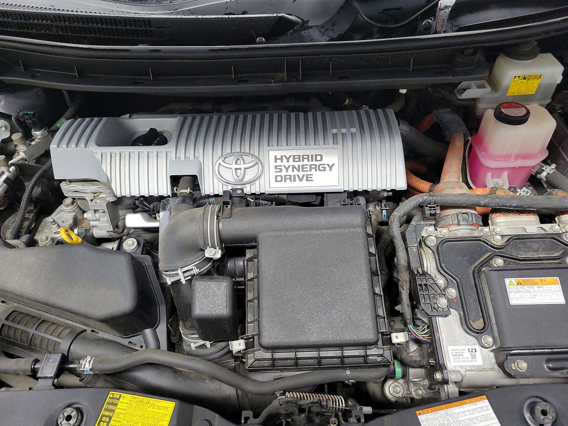 Thumbnail: 2015 Toyota Prius - 18