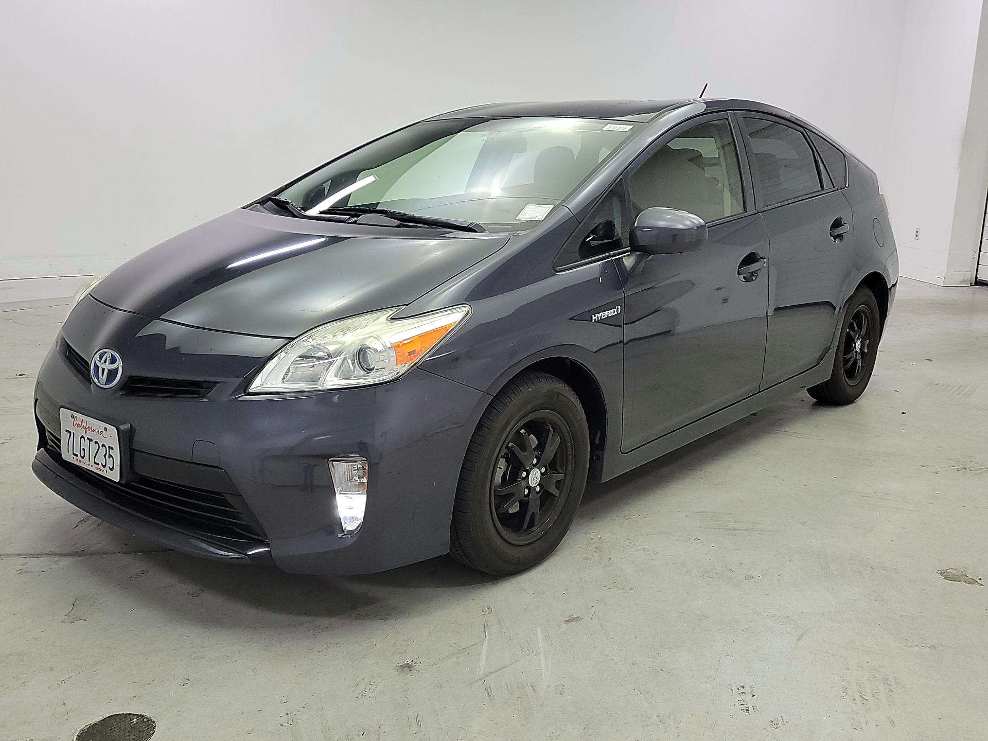 Thumbnail: 2015 Toyota Prius - 3