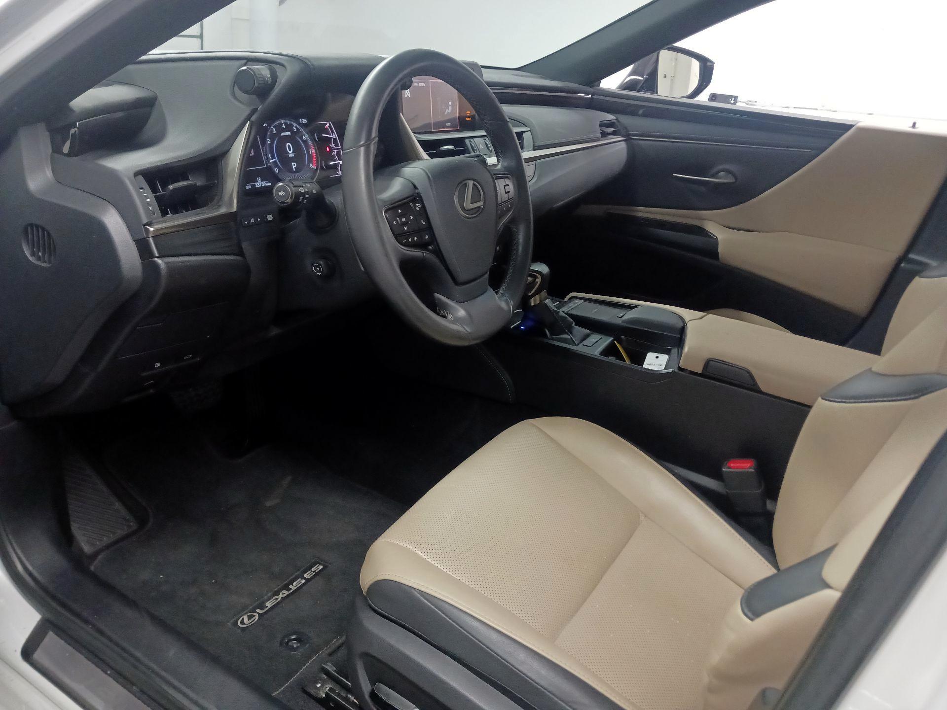 Thumbnail: 2021 Lexus ES - 9