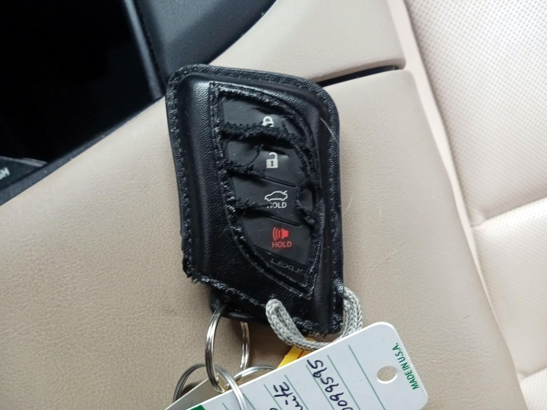 Thumbnail: 2021 Lexus ES - 18