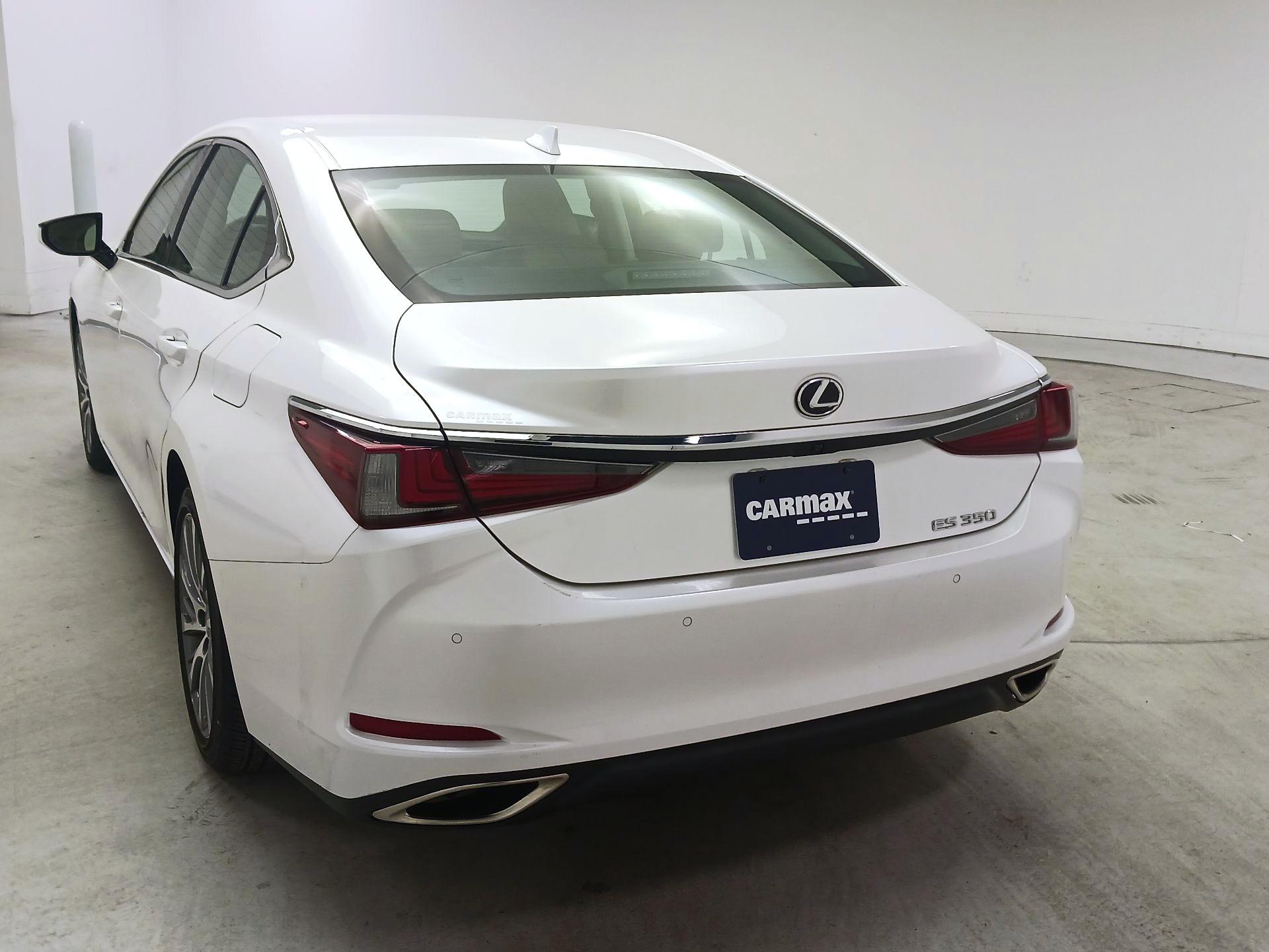 Thumbnail: 2021 Lexus ES - 7