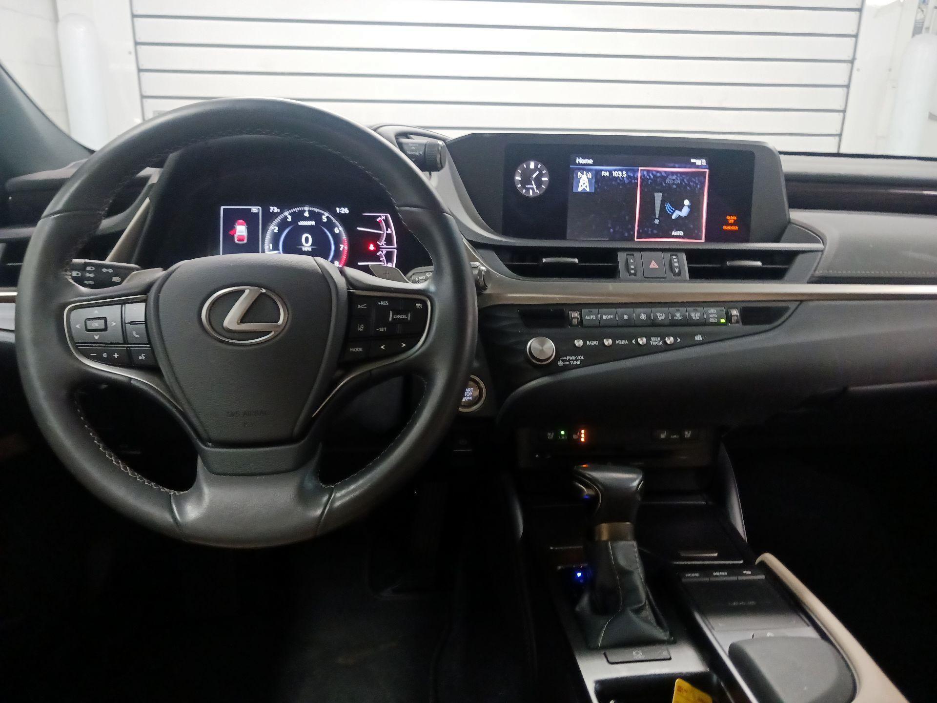 Thumbnail: 2021 Lexus ES - 8