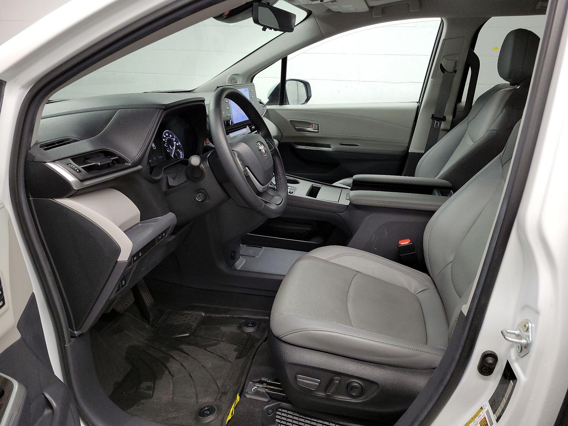 Thumbnail: 2024 Toyota Sienna - 9