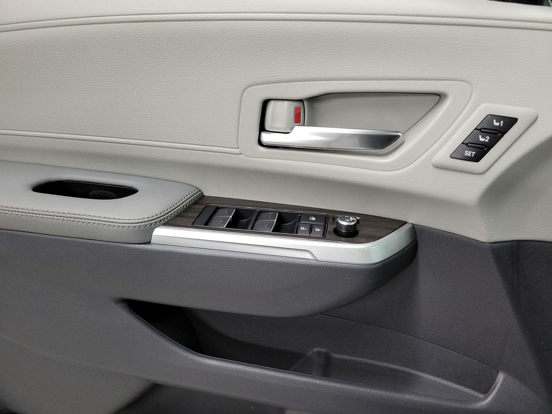 Thumbnail: 2024 Toyota Sienna - 10