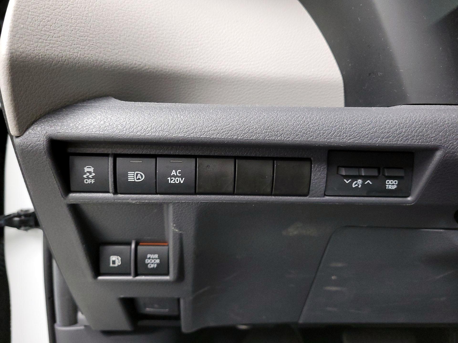 Thumbnail: 2024 Toyota Sienna - 11