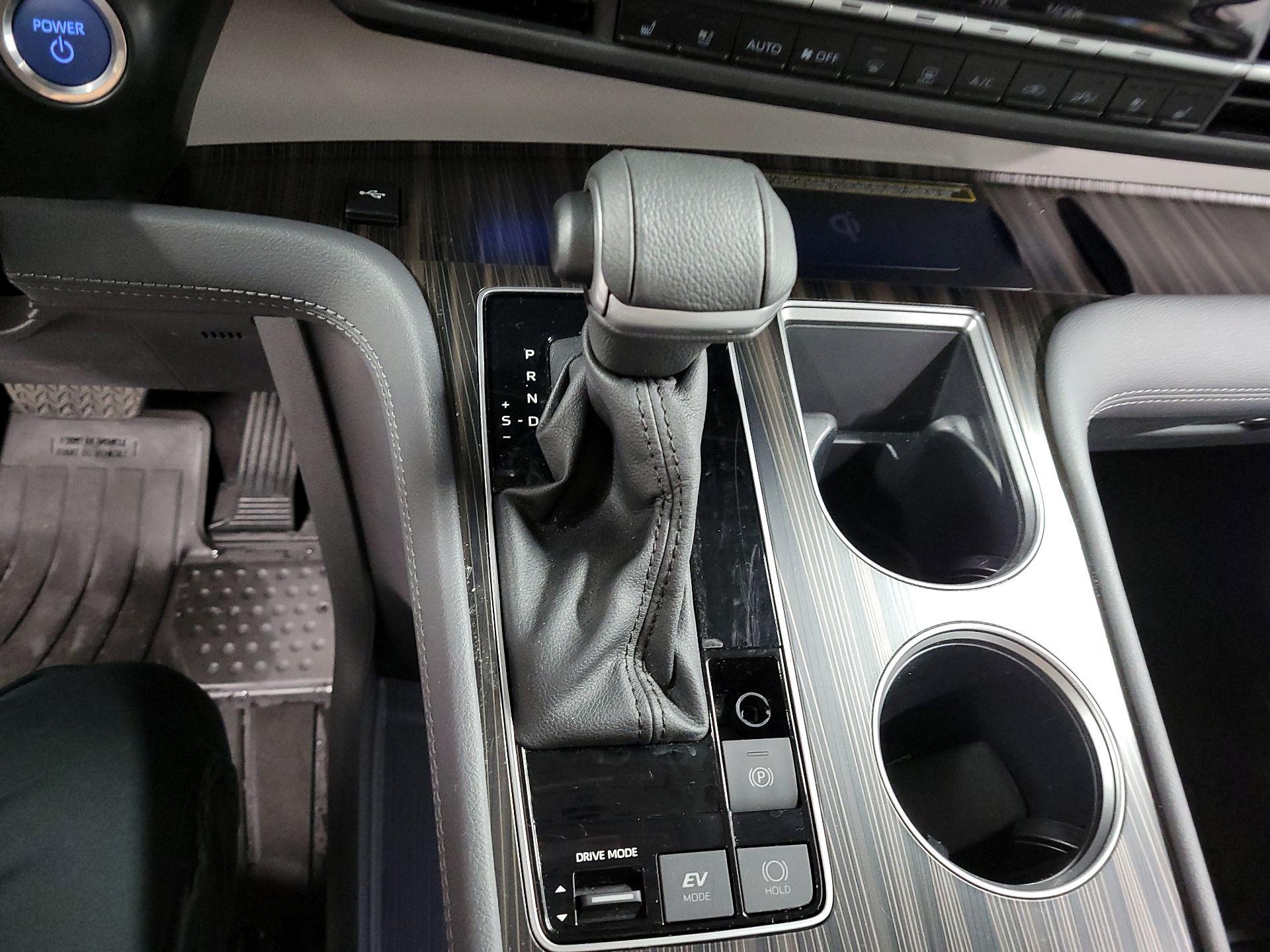 Thumbnail: 2024 Toyota Sienna - 16