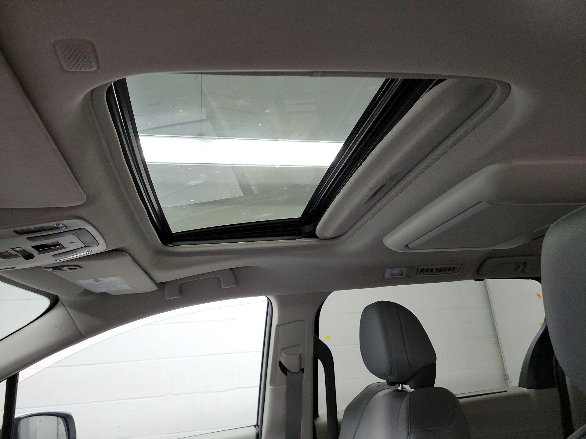 Thumbnail: 2024 Toyota Sienna - 18