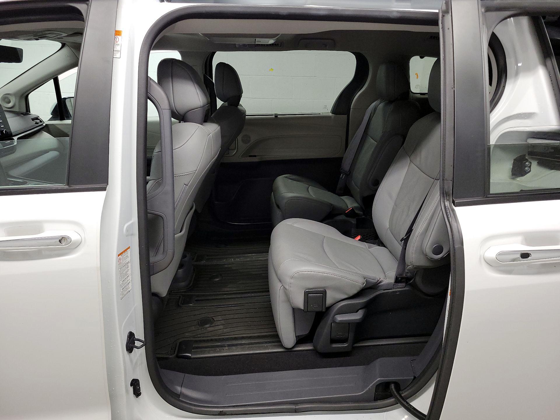 Thumbnail: 2024 Toyota Sienna - 19