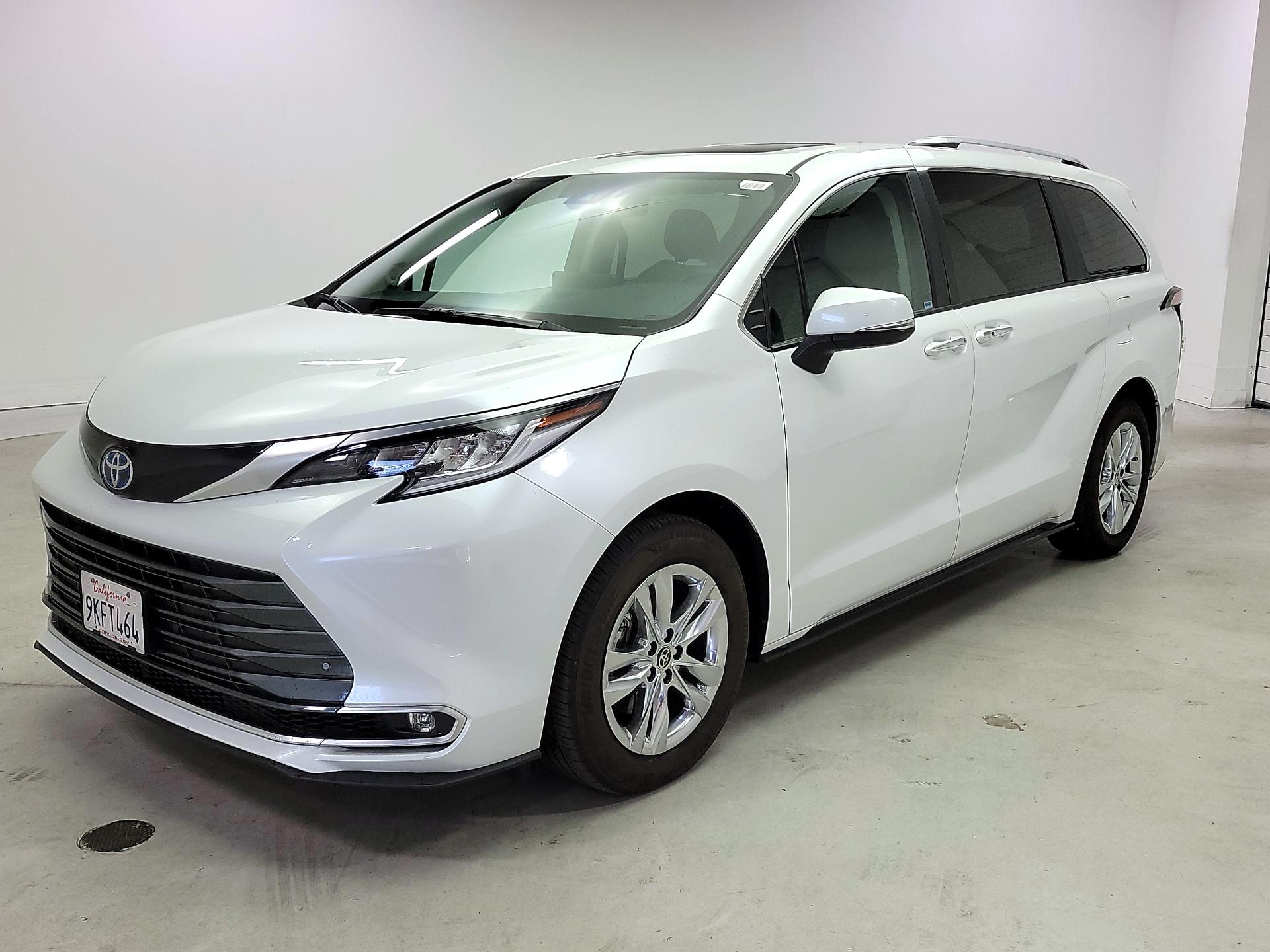 Thumbnail: 2024 Toyota Sienna - 3