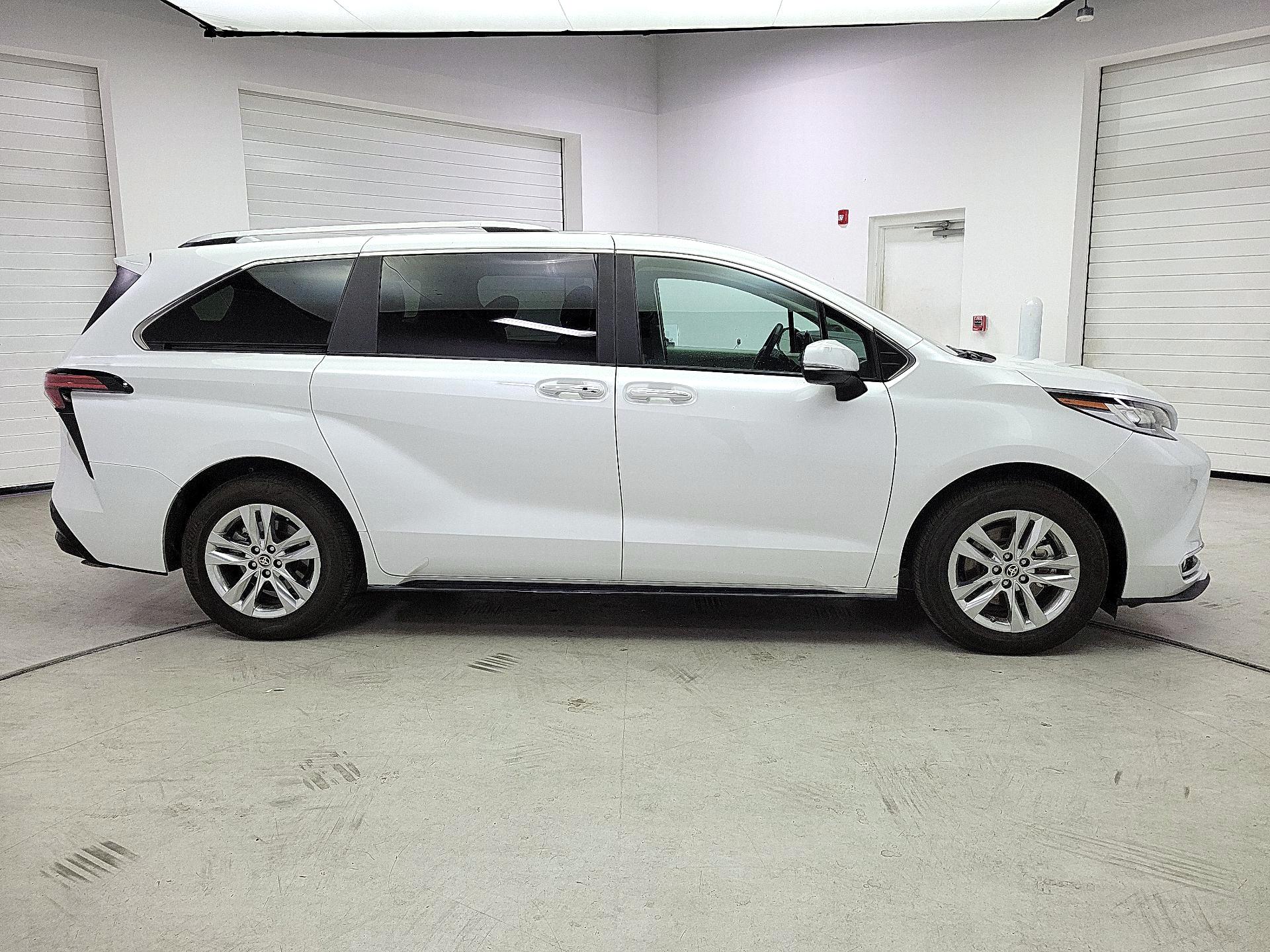 Thumbnail: 2024 Toyota Sienna - 4