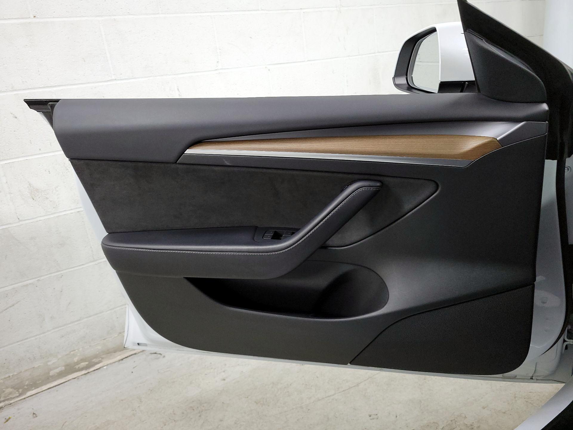 Thumbnail: 2023 Tesla Model 3 - 10