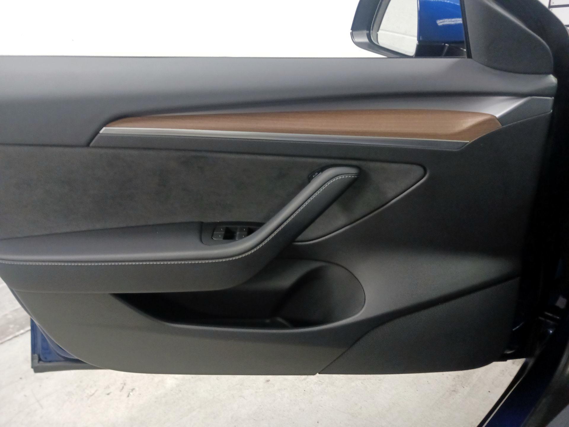 Thumbnail: 2021 Tesla Model 3 - 10