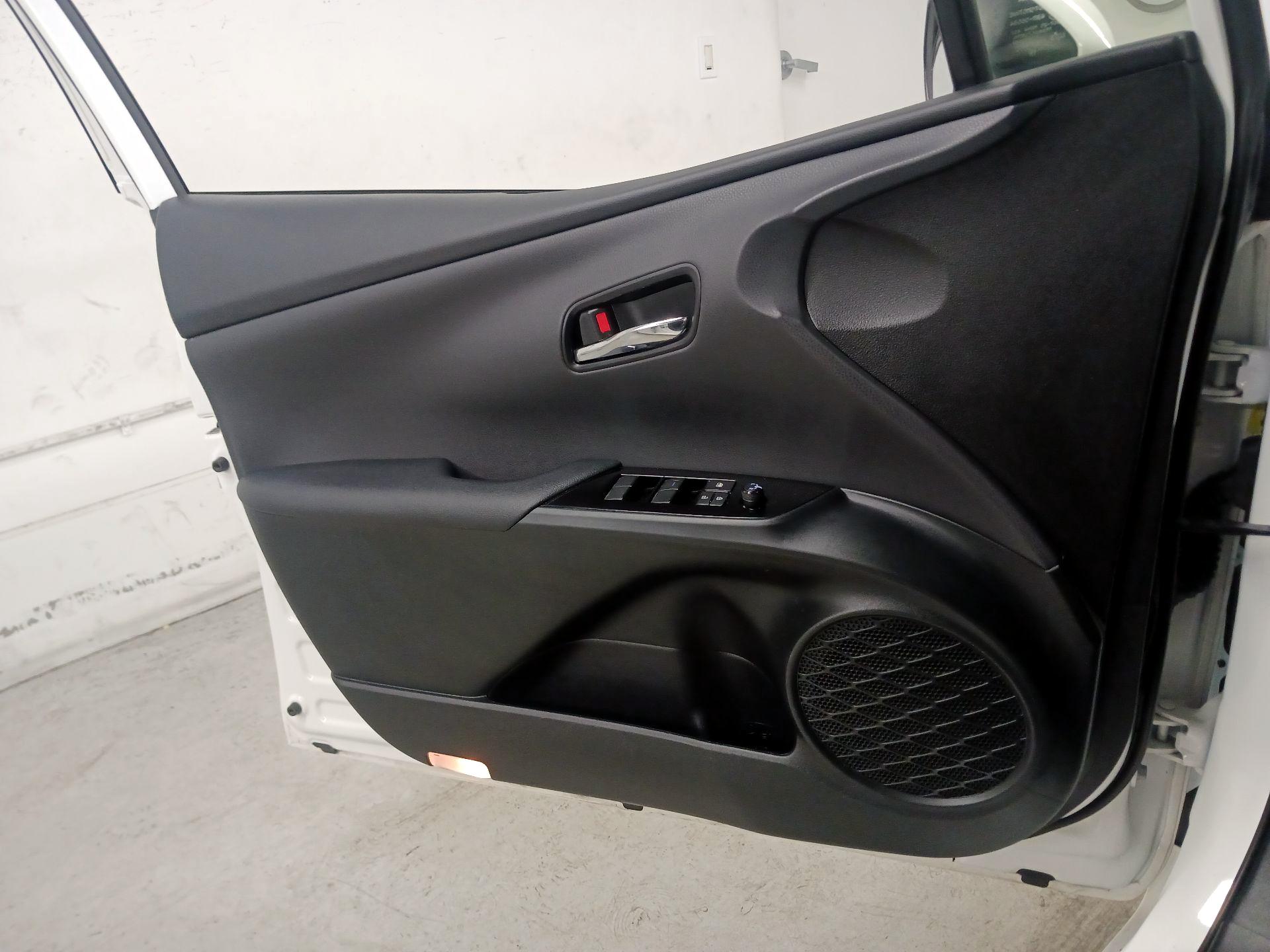 Thumbnail: 2021 Toyota Prius Prime - 12