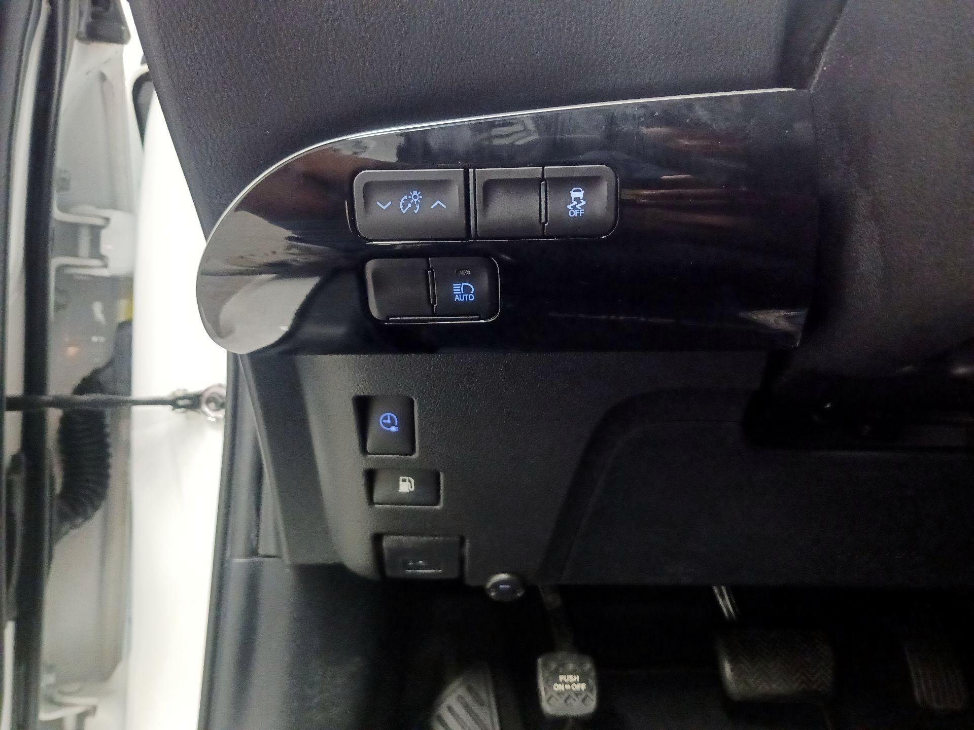 Thumbnail: 2021 Toyota Prius Prime - 13