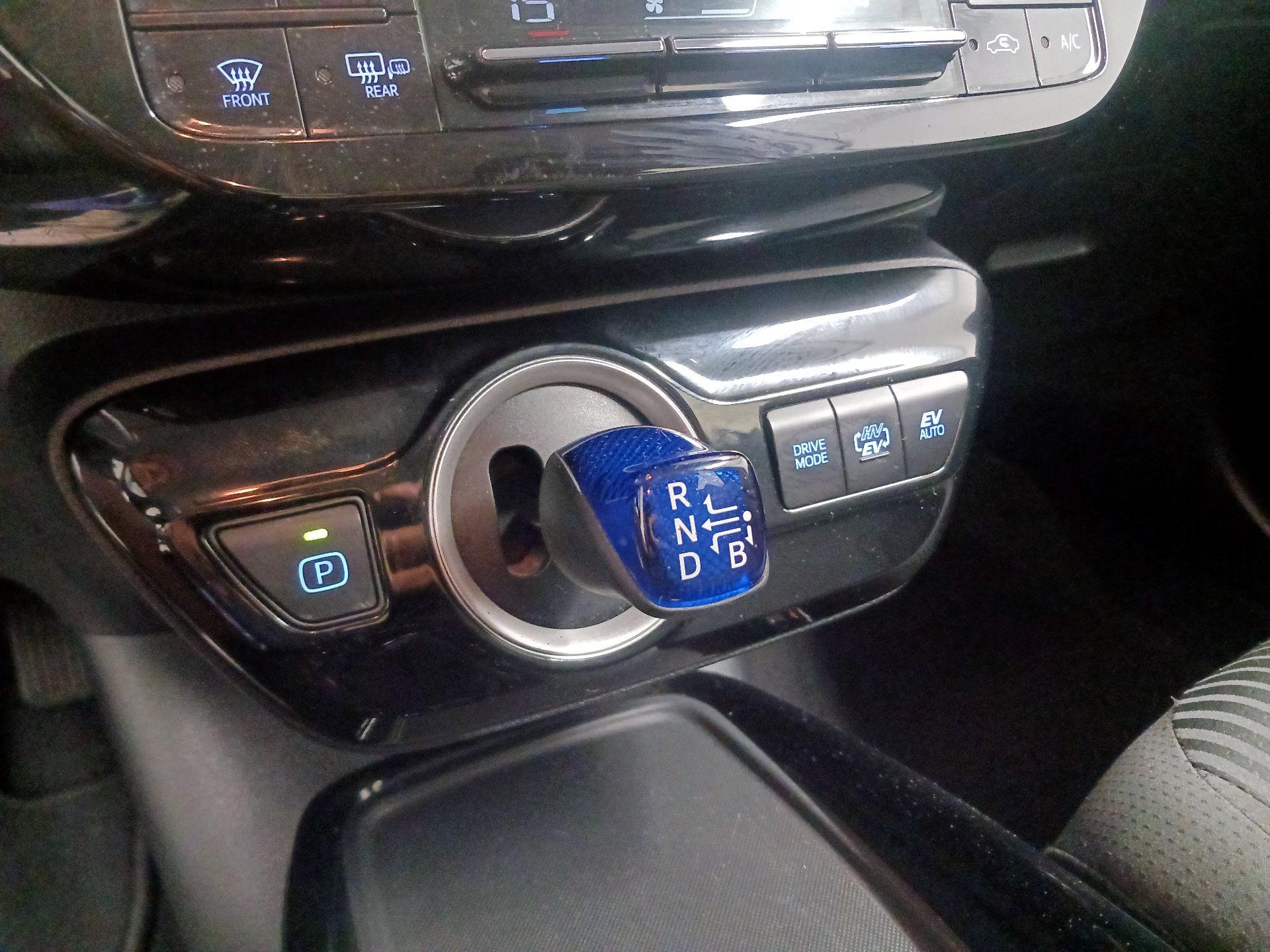 Thumbnail: 2021 Toyota Prius Prime - 17