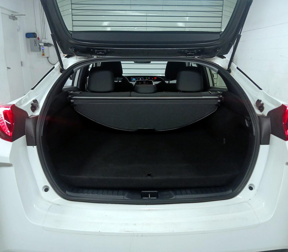 Trunk/Cargo (Seats Up)
