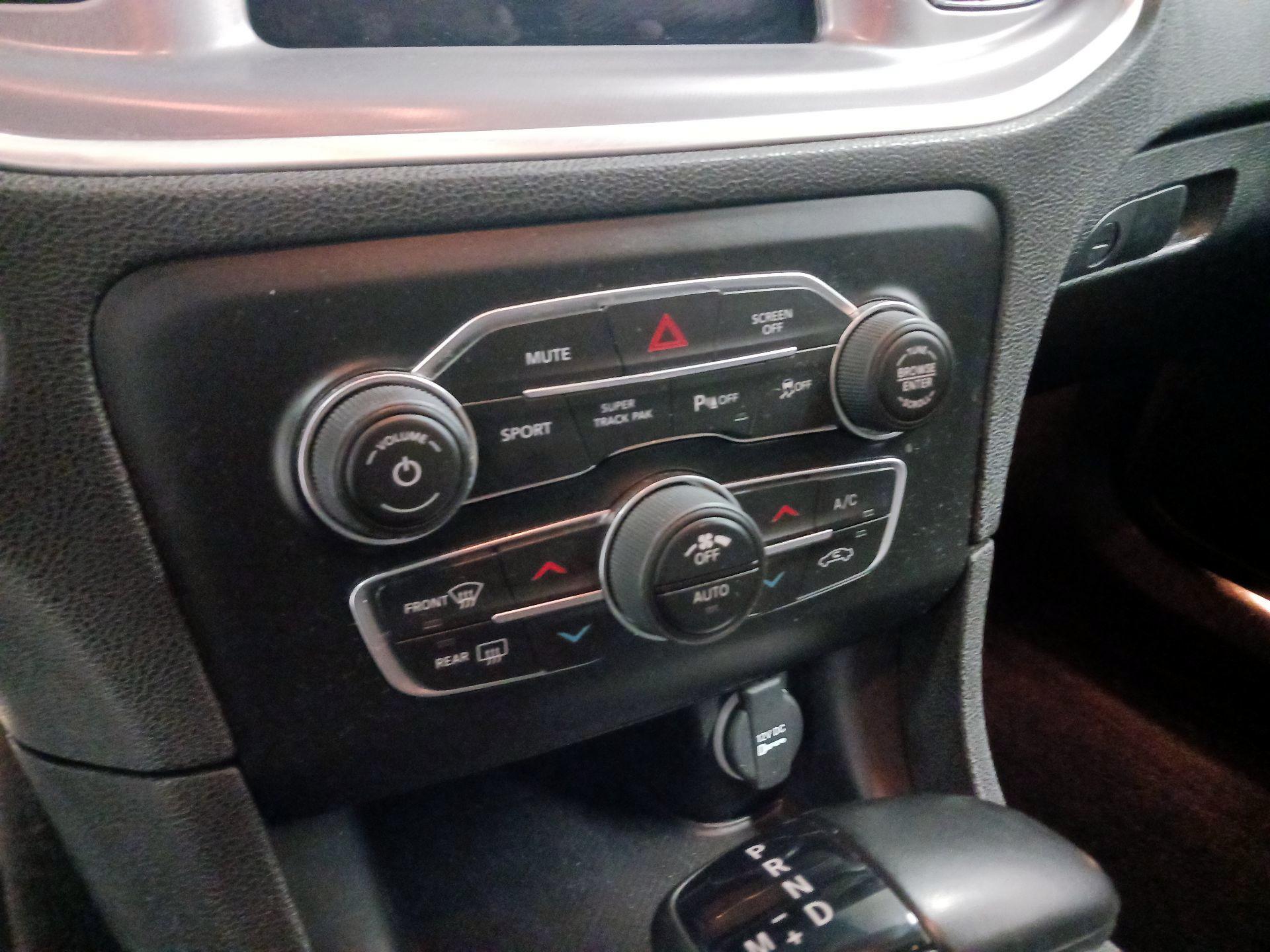 Thumbnail: 2022 Dodge Charger - 12