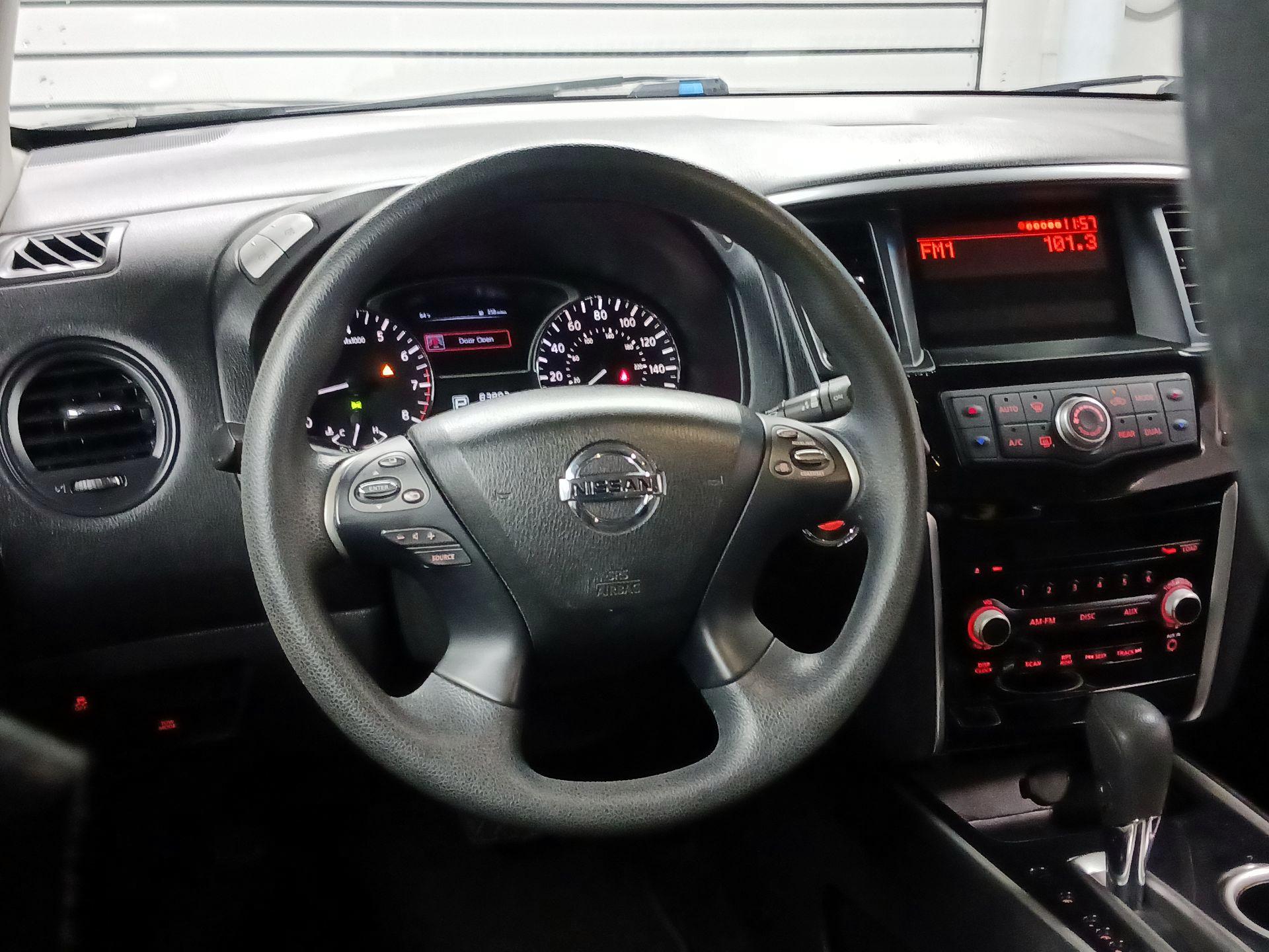 Thumbnail: 2015 Nissan Pathfinder - 10