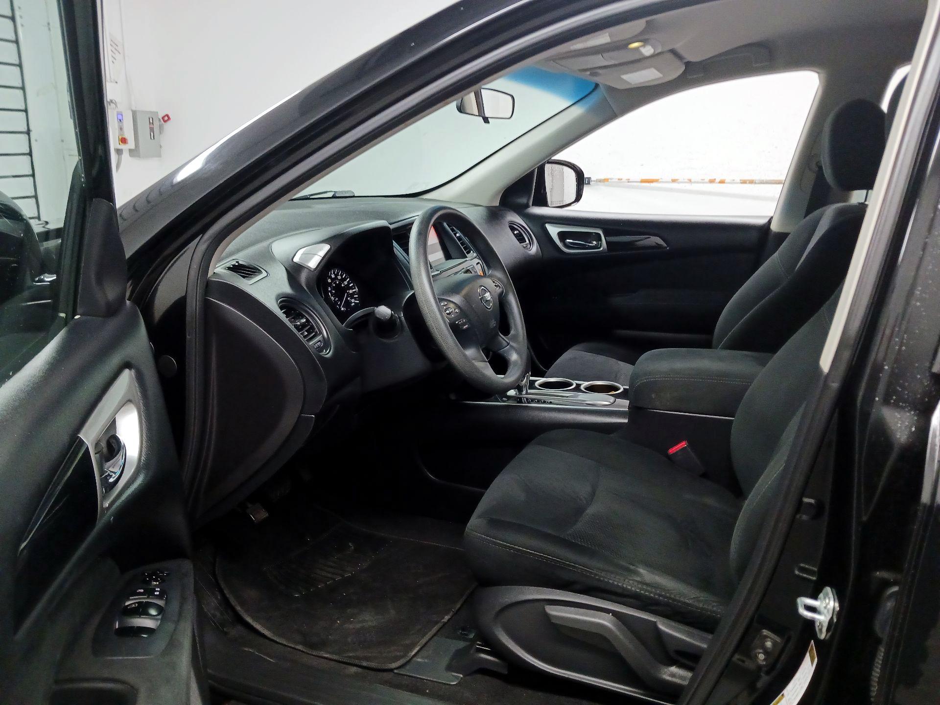 Thumbnail: 2015 Nissan Pathfinder - 11