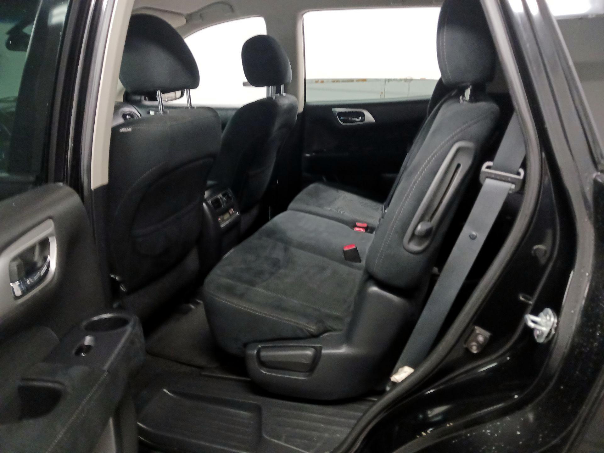 Thumbnail: 2015 Nissan Pathfinder - 17