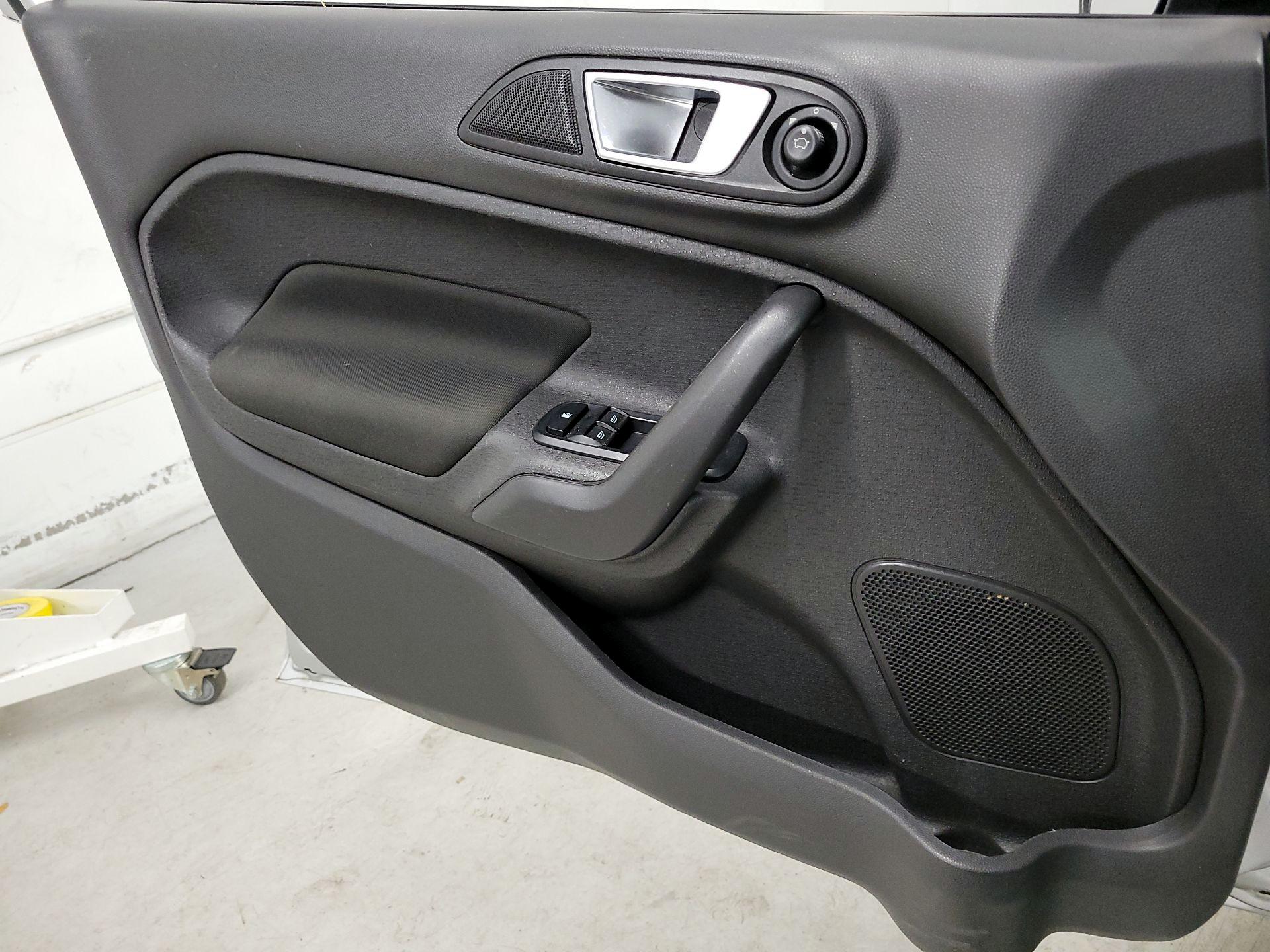 Thumbnail: 2016 Ford Fiesta - 10