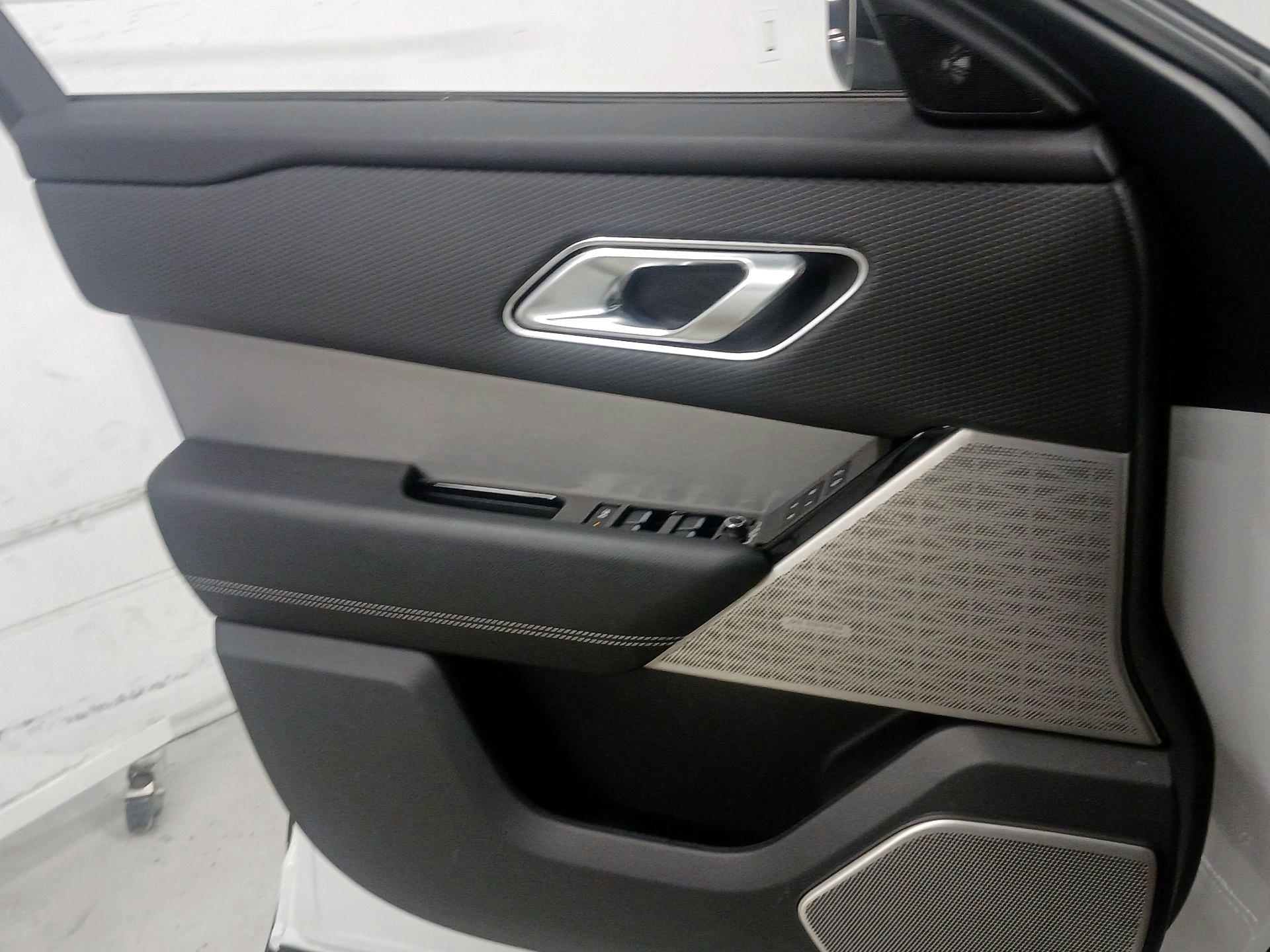 Thumbnail: 2020 Land Rover Range Rover Velar - 10