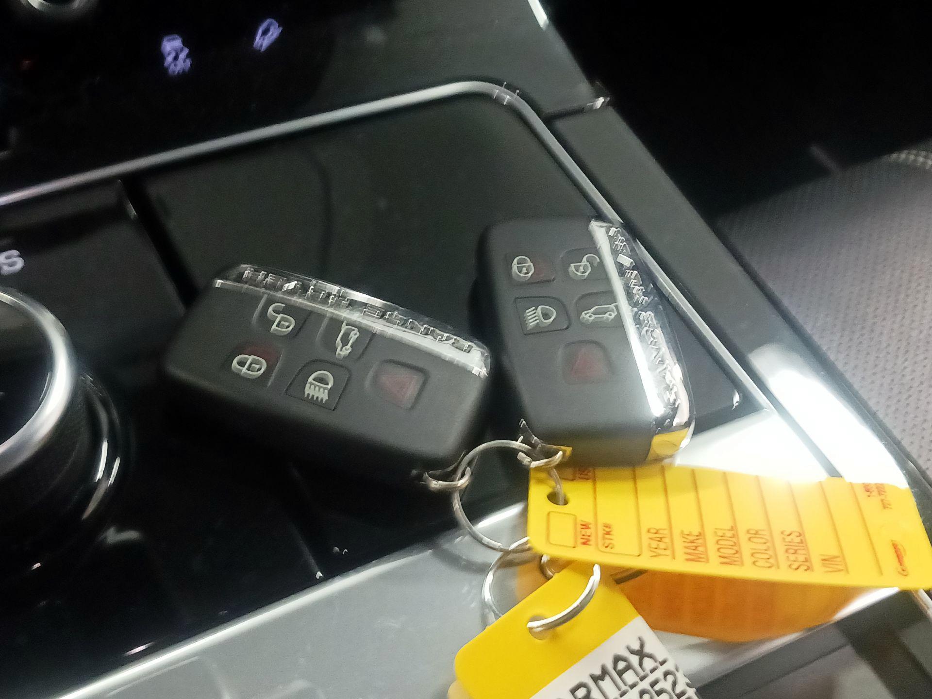 Thumbnail: 2020 Land Rover Range Rover Velar - 17