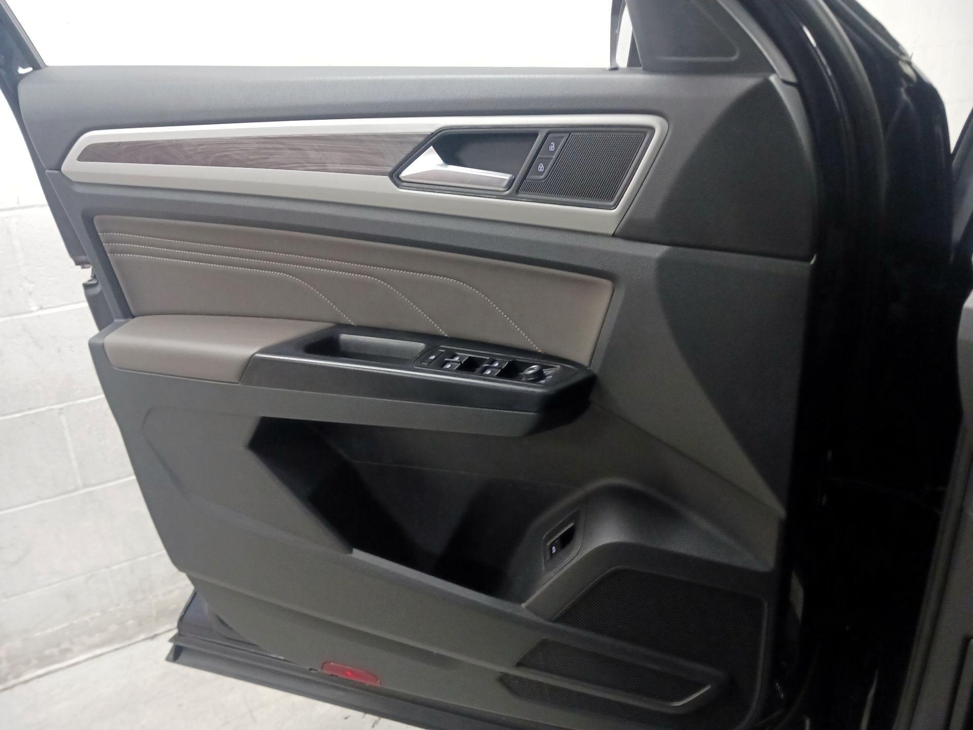 Thumbnail: 2021 Volkswagen Atlas - 10