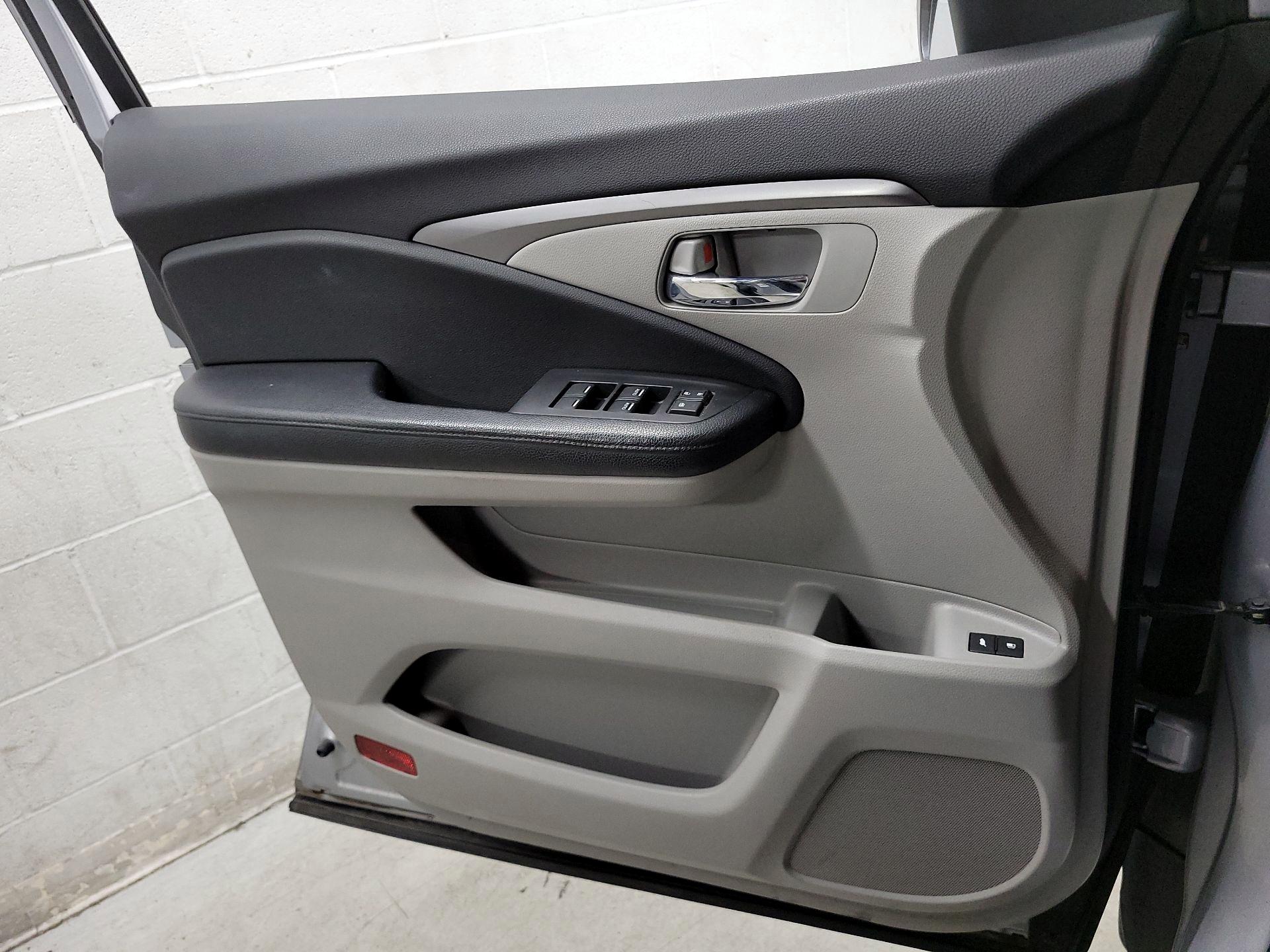 Thumbnail: 2016 Honda Pilot - 10