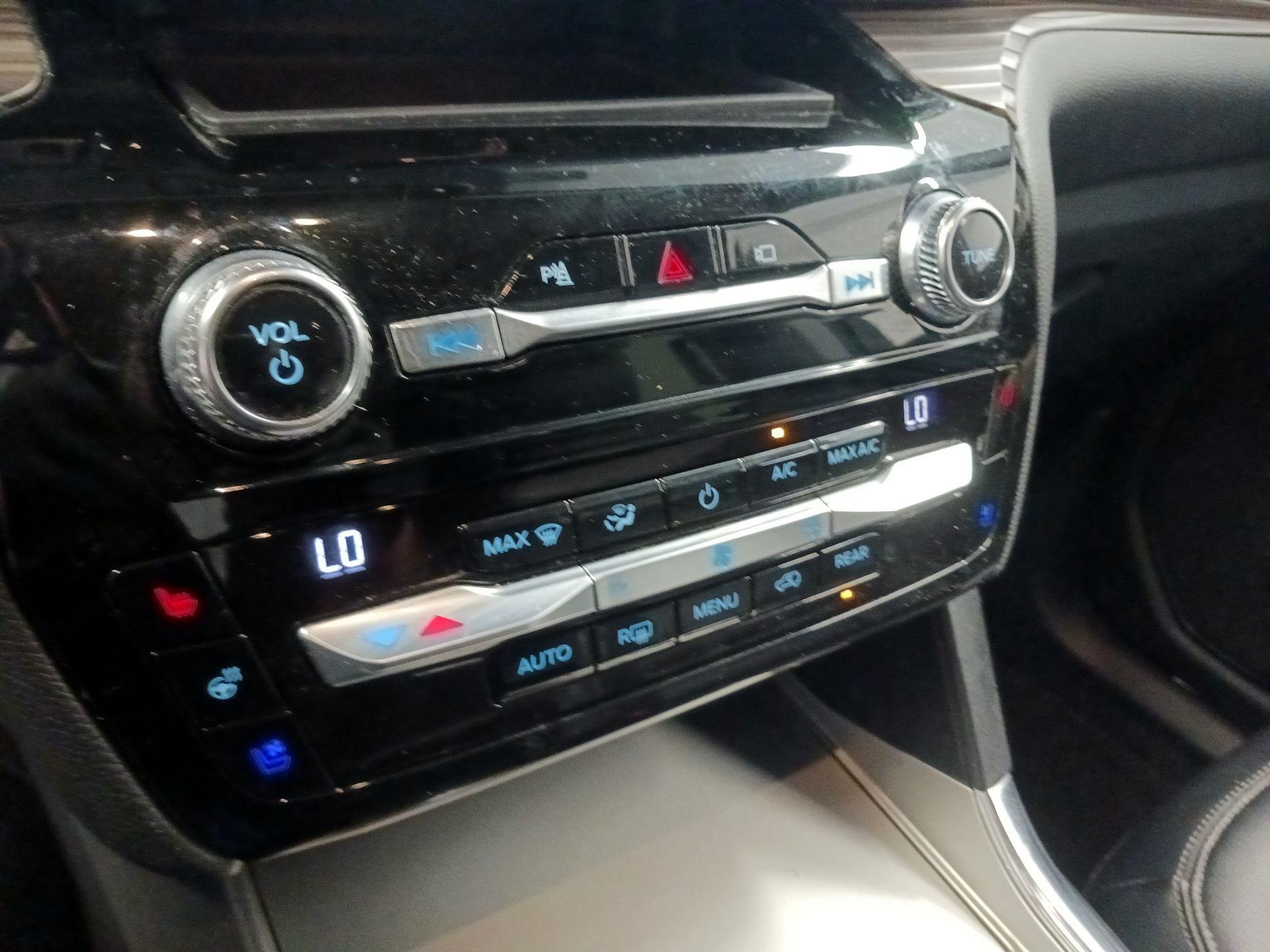 Thumbnail: 2021 Ford Explorer - 12