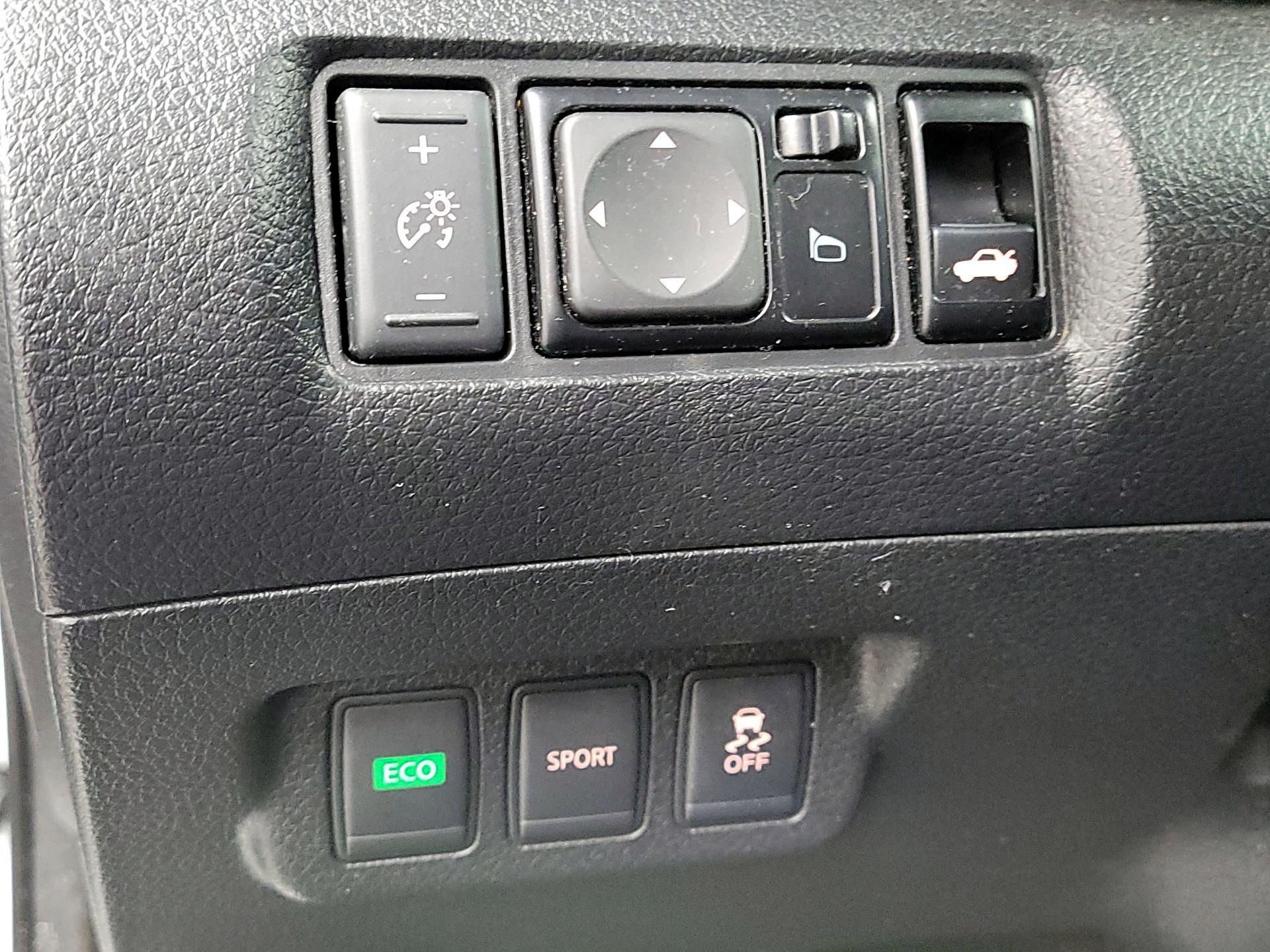 Thumbnail: 2015 Nissan Sentra - 13