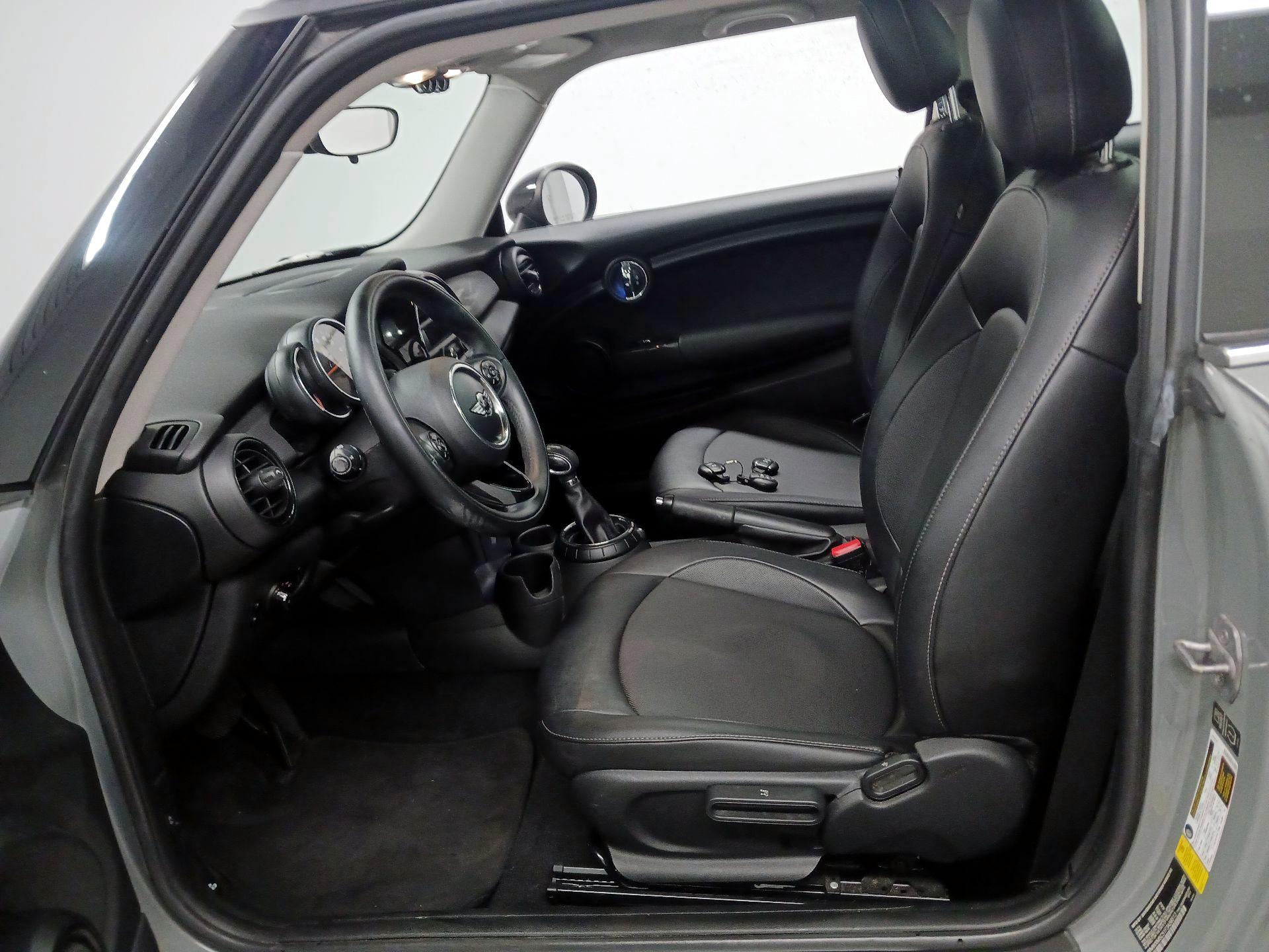 Thumbnail: 2015 MINI Cooper Hardtop - 9