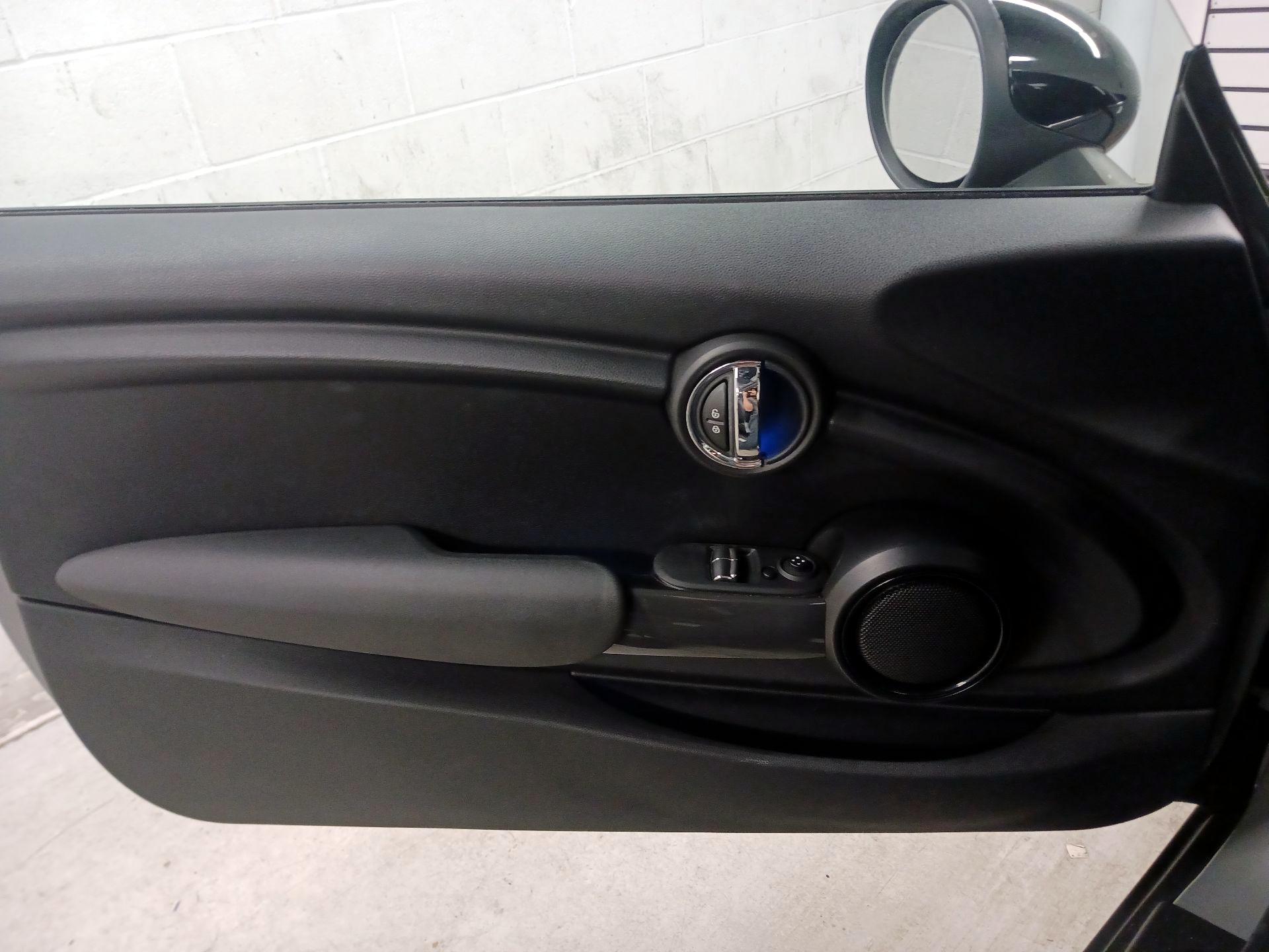 Thumbnail: 2015 MINI Cooper Hardtop - 10