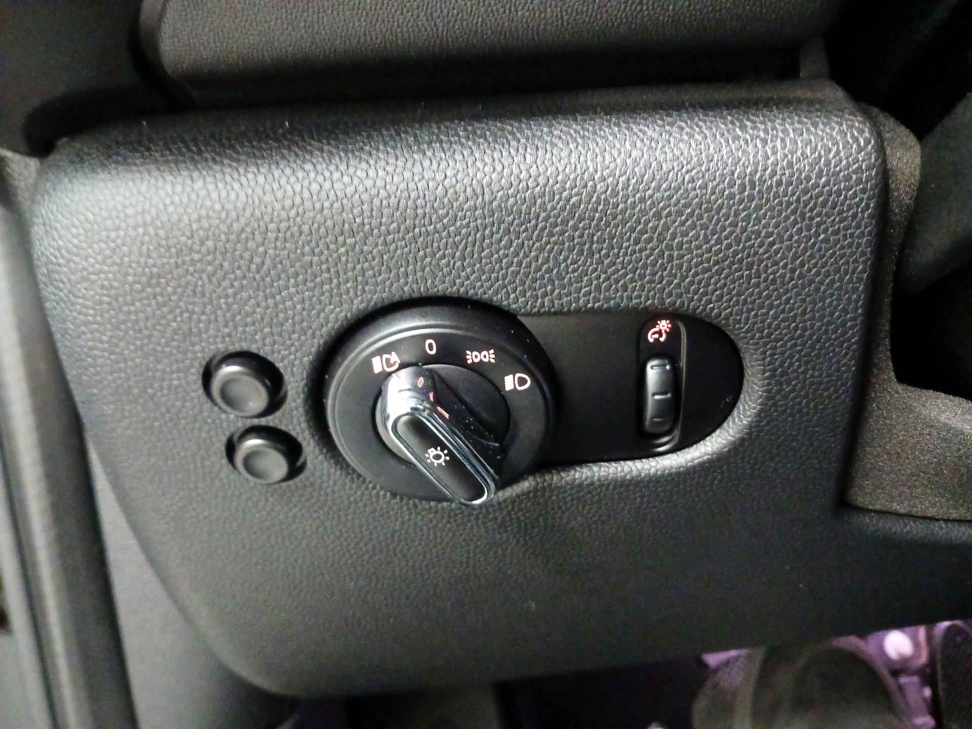 Thumbnail: 2015 MINI Cooper Hardtop - 11