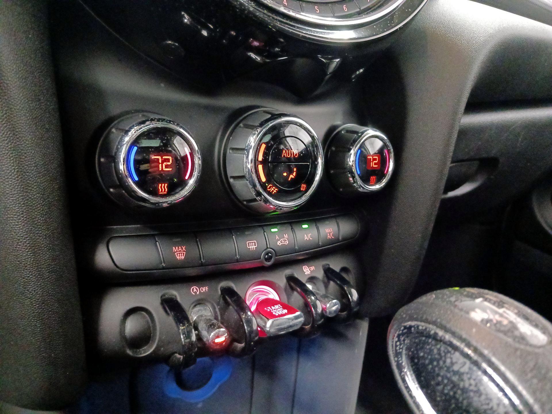 Thumbnail: 2015 MINI Cooper Hardtop - 13